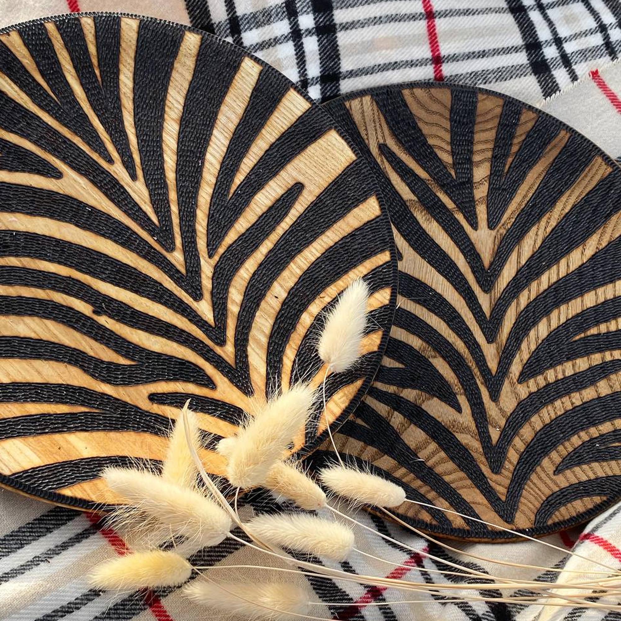 Дерев'яна тарілка ЗЕБРА, кругла