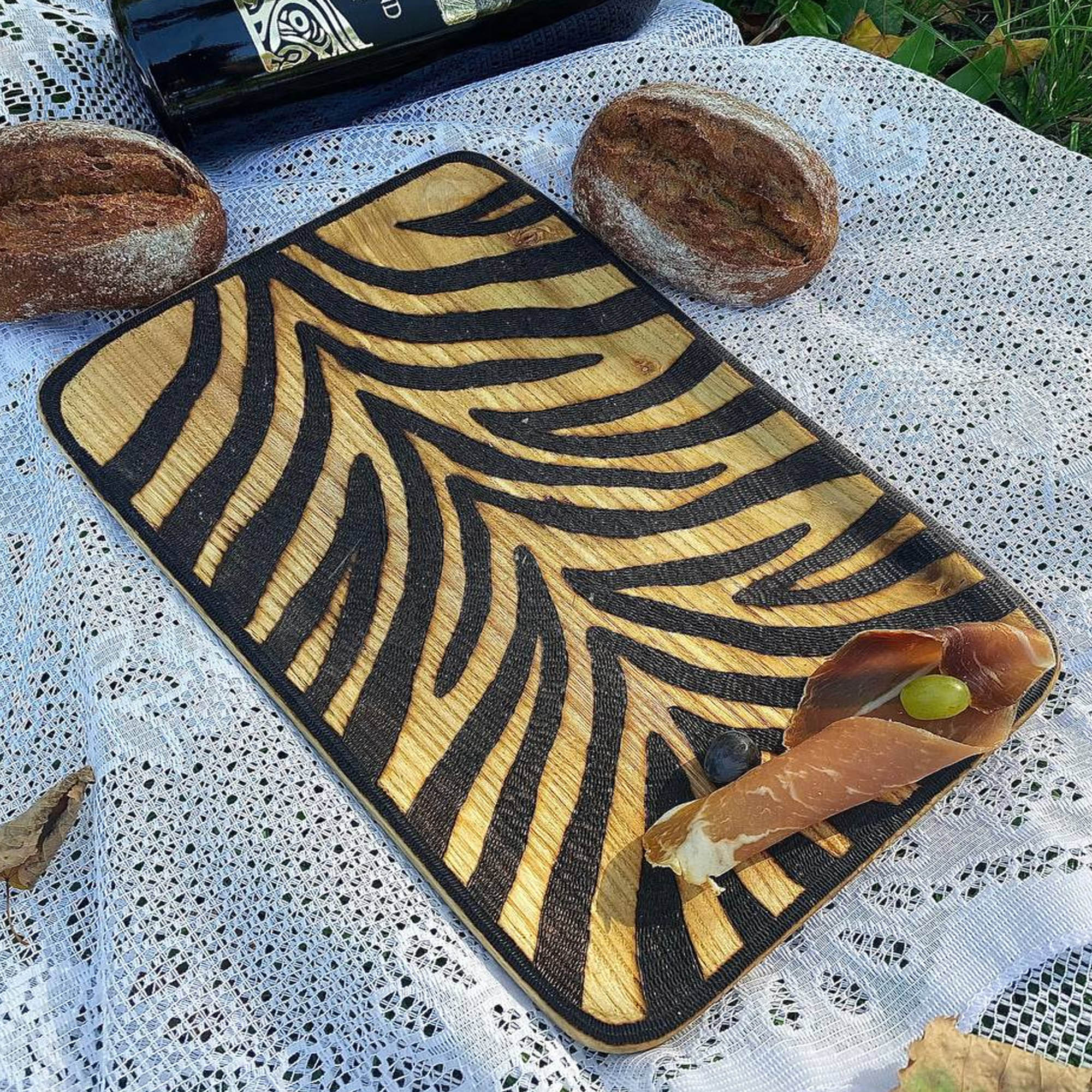 Дерев'яна тарілка ЗЕБРА в розмір М