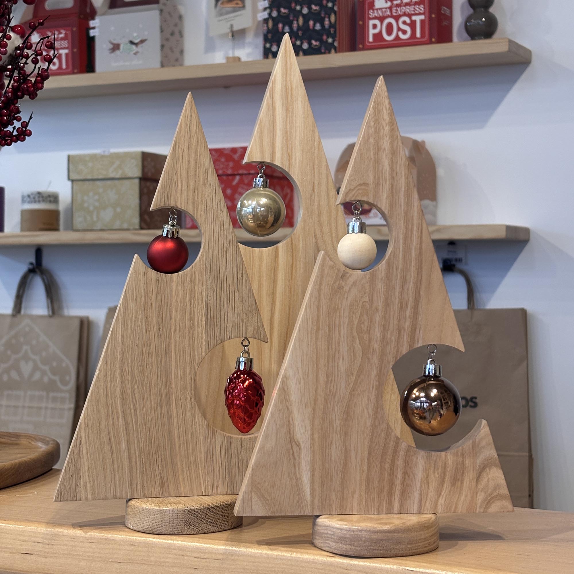 Деревянная елка, ясень