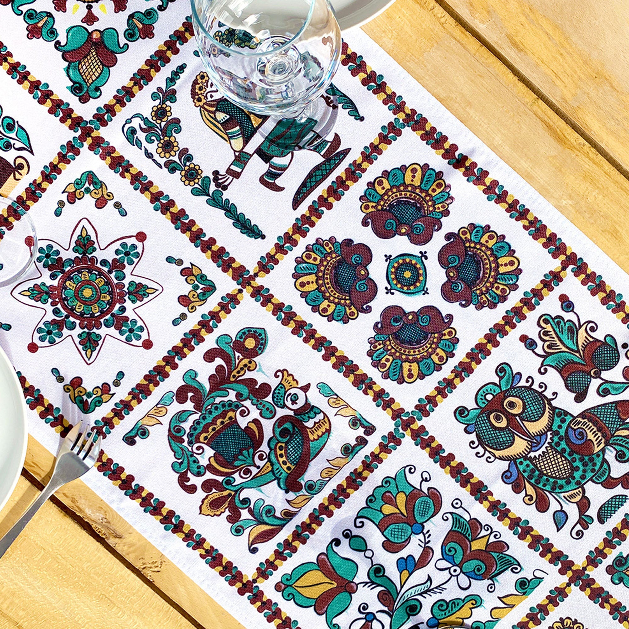 Доріжка на стіл ЕСТЕТИКА КОСІВСЬКОГО ОРНАМЕНТУ