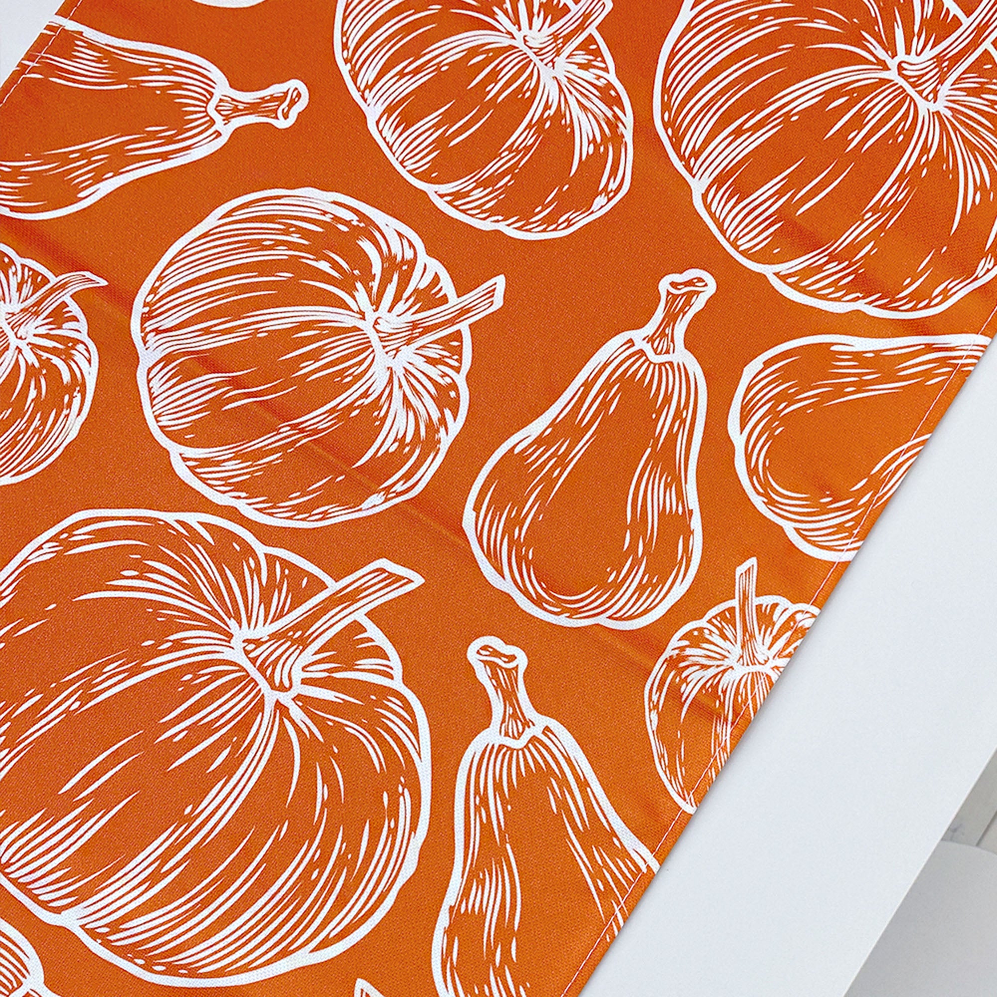 ДОРОГА НА СТОЛ тыквы на оранжевом фоне