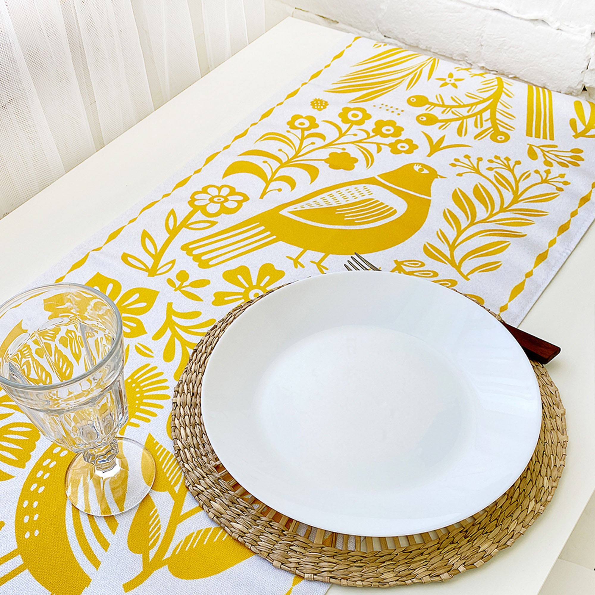 Доріжка на стіл ПТАХИ І КВІТИ У ЖОВТОМУ КОЛЬОРІ