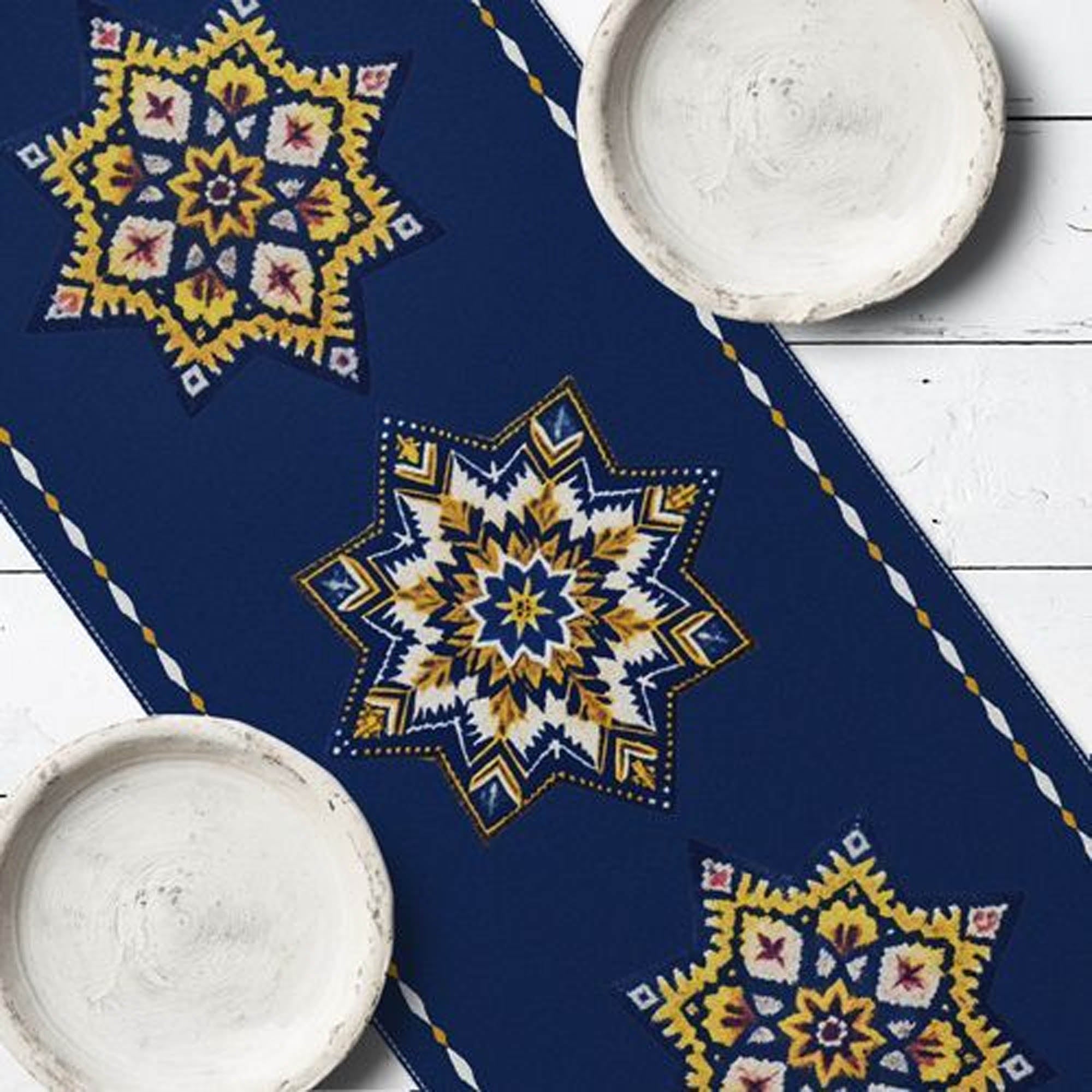 Дорожка на стол Рождественские звезды на синем фоне