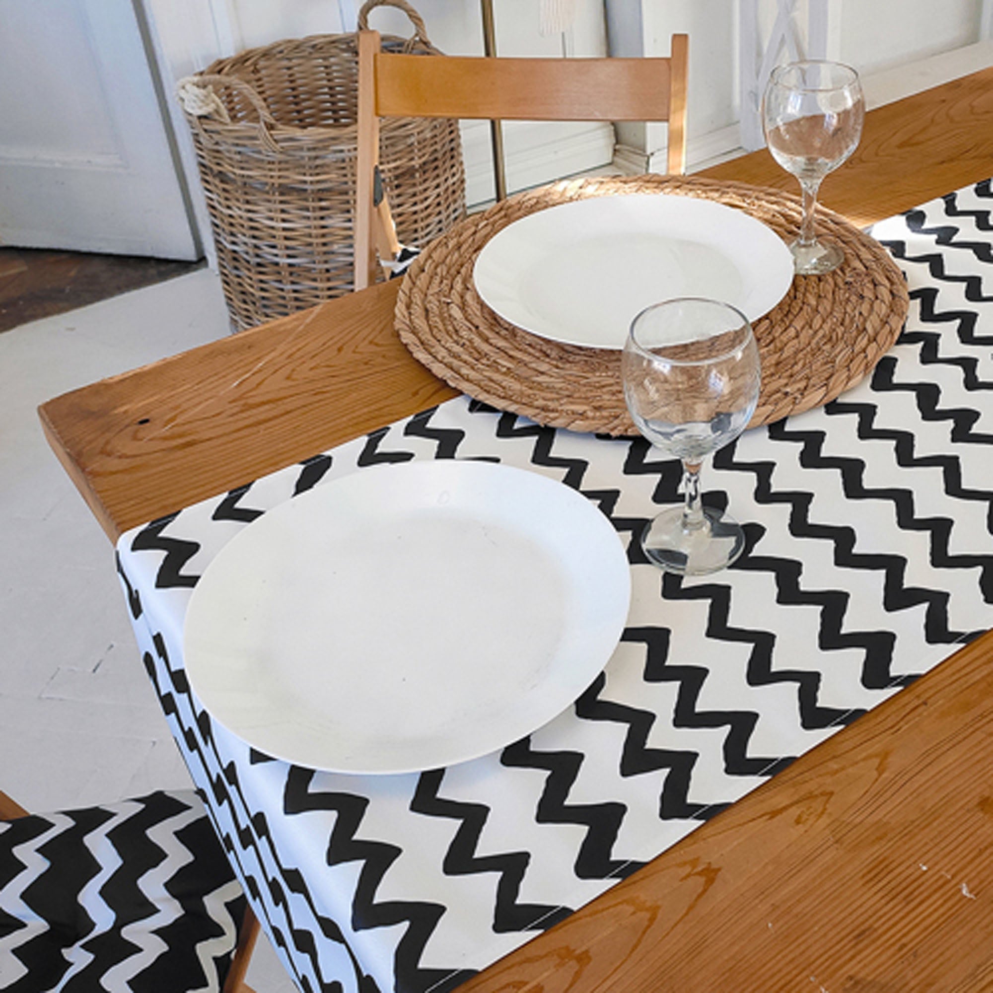 Ранер COLORED SNOW ON WHITE