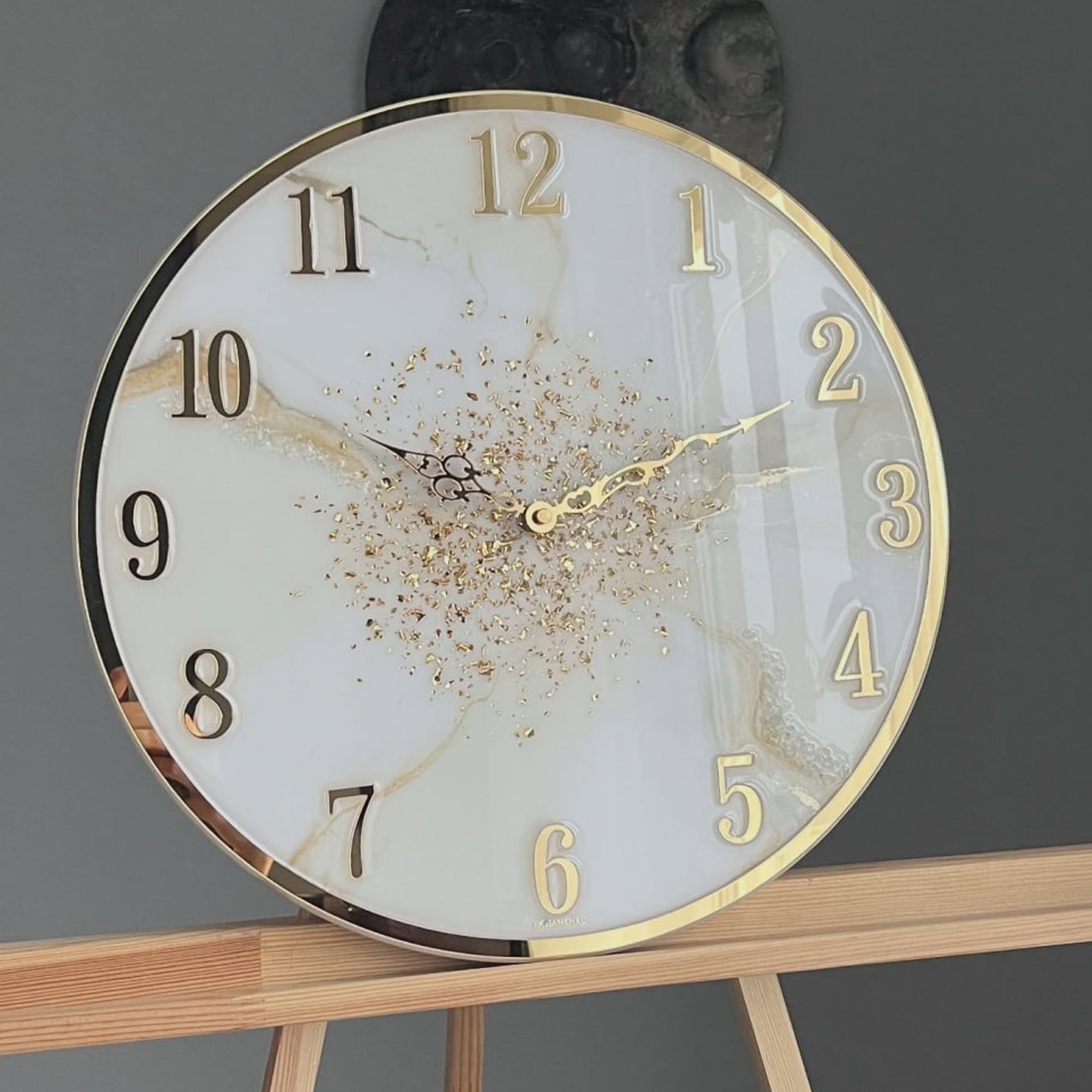 Годинник з епоксидної смоли, білий з золотим
