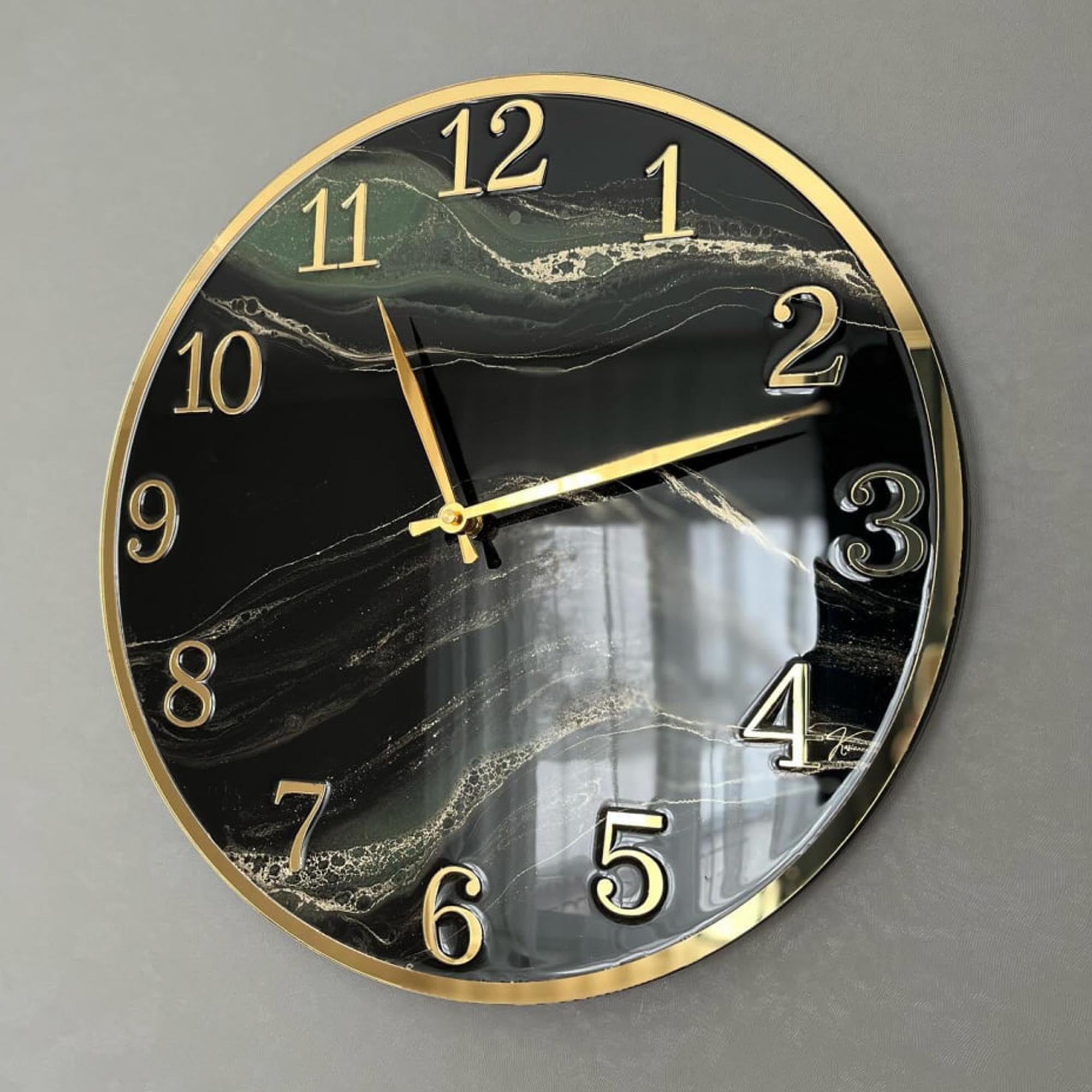 Годинник з епоксидної смоли, чорний з золотим