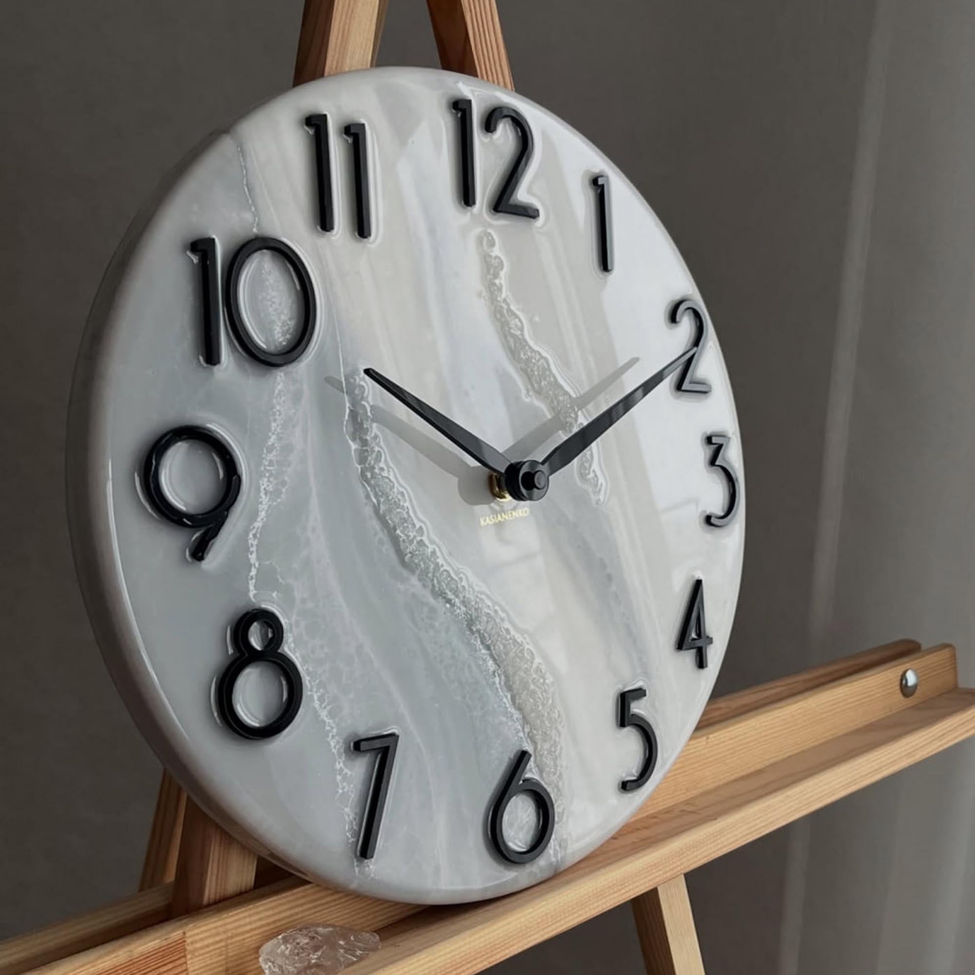 Годинник з епоксидної смоли, сірий