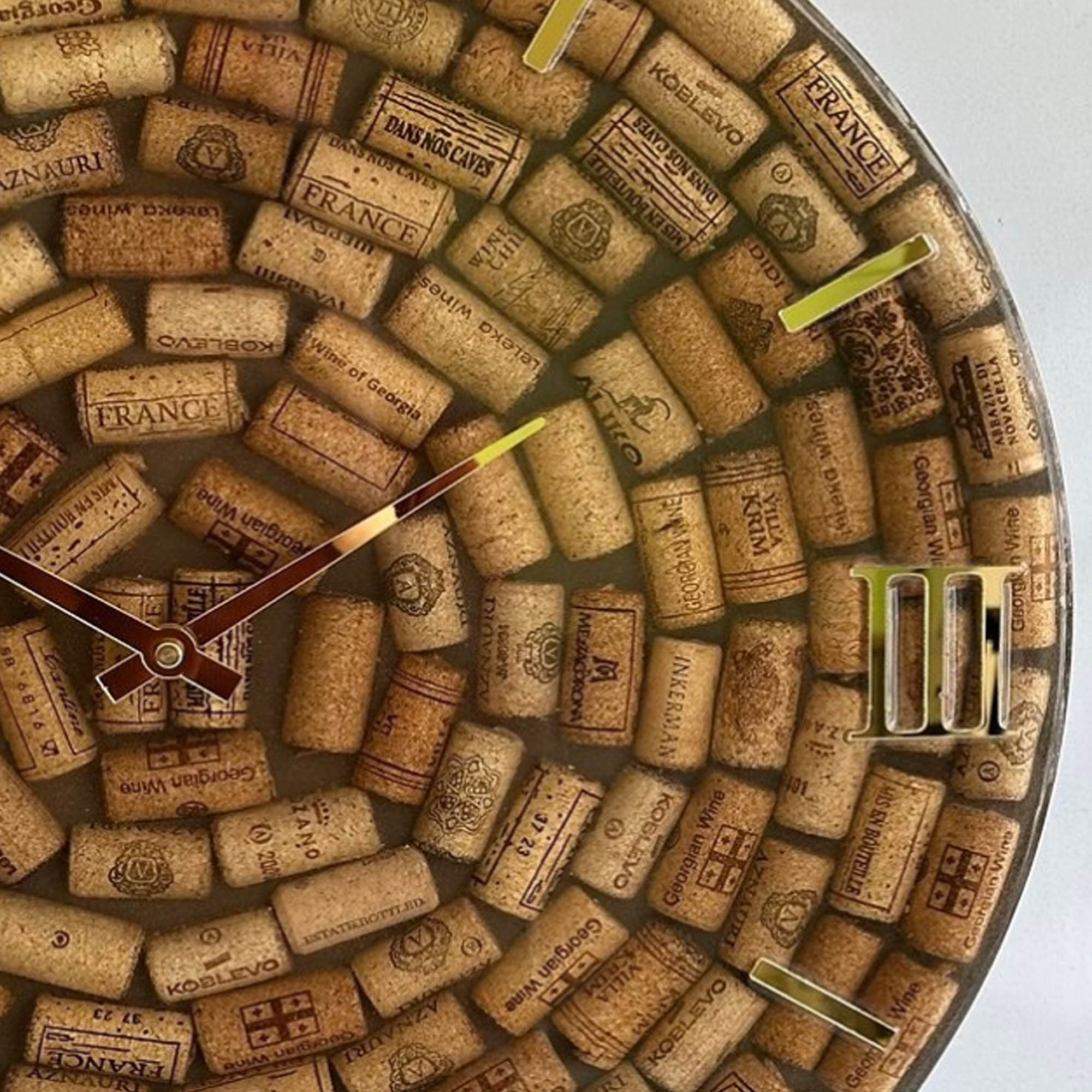 Годинник з епоксидної смоли з винними корками