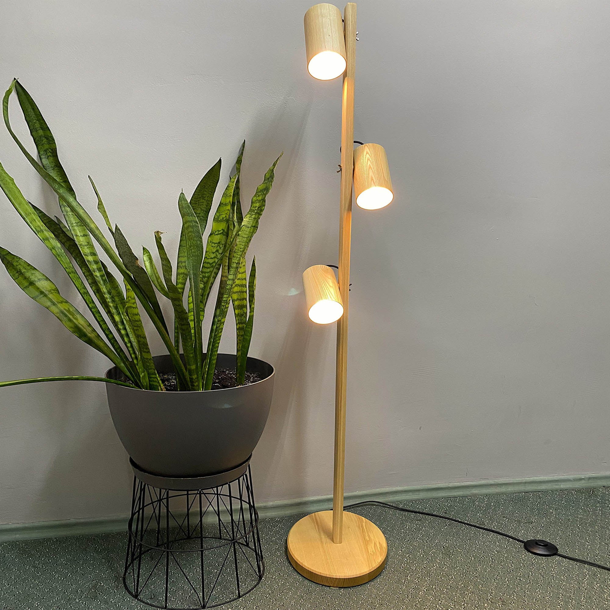 Підлоговий торшер ITERNA ODDA, з ясена