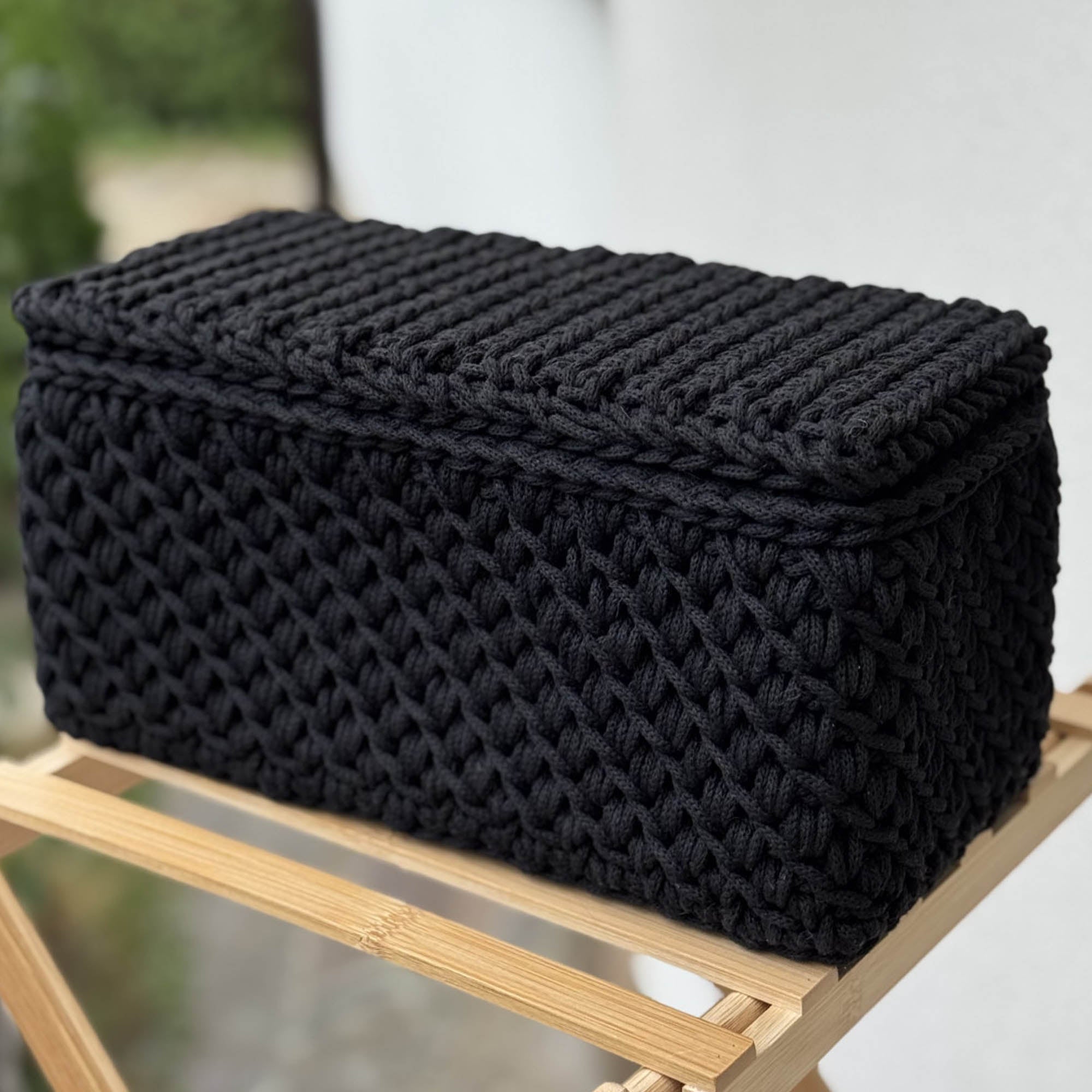 Корзина вязаная с крышкой