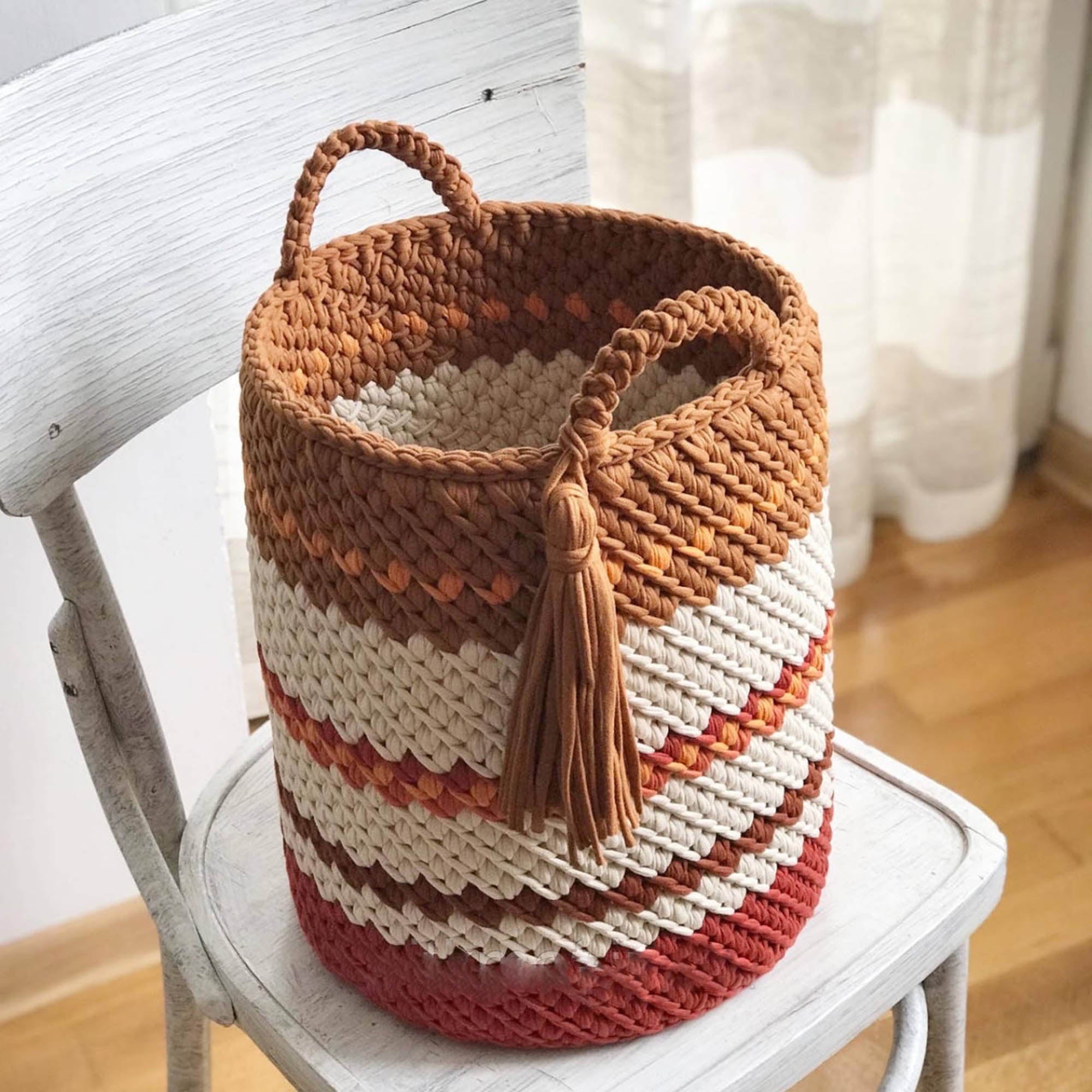 Корзина интерьерная