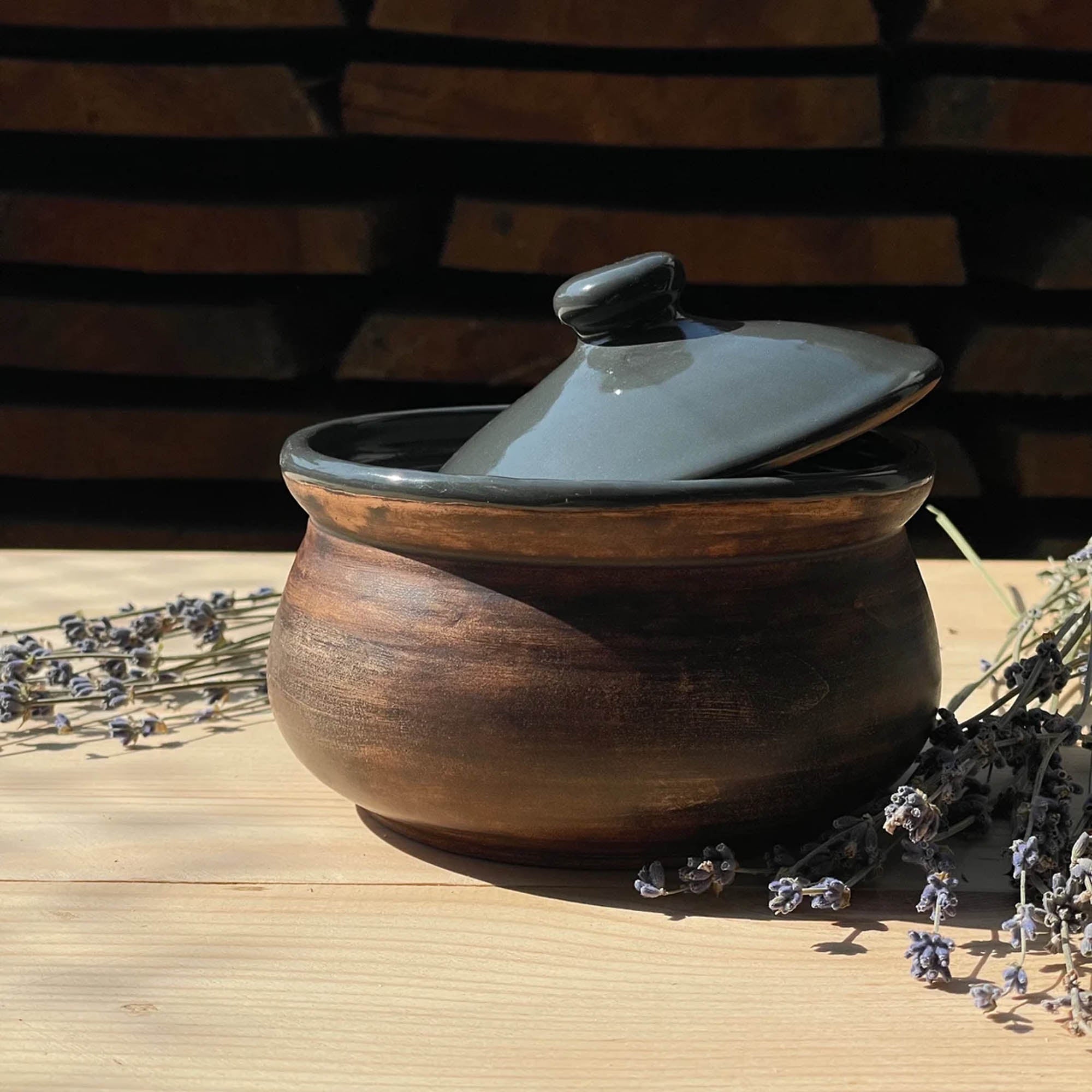 Миска молочно-полив'яна з кришкою 650 мл