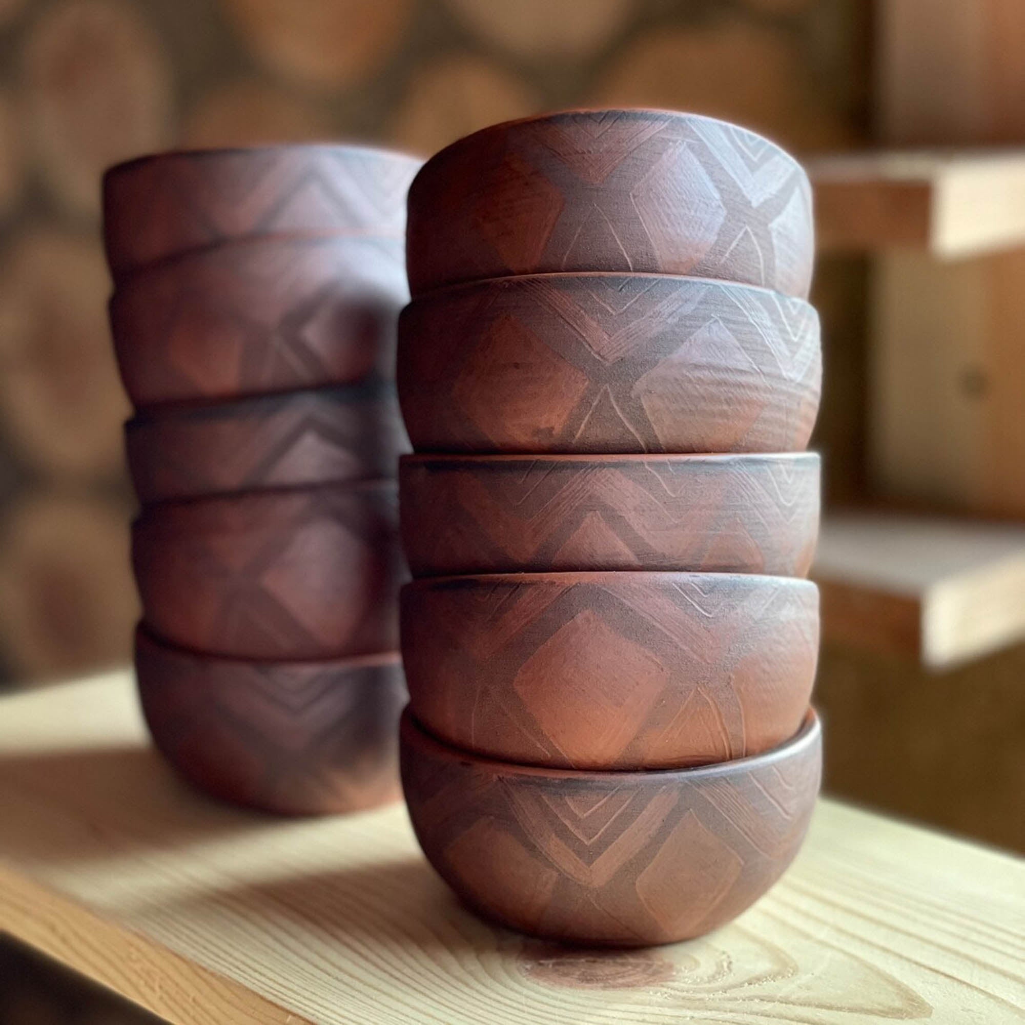 Миска молочно-вощена з орнаментом