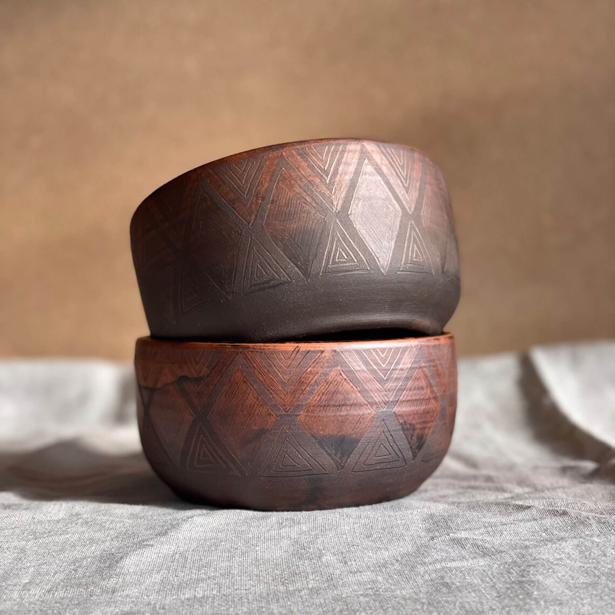 Миска молочно-вощена з орнаментом