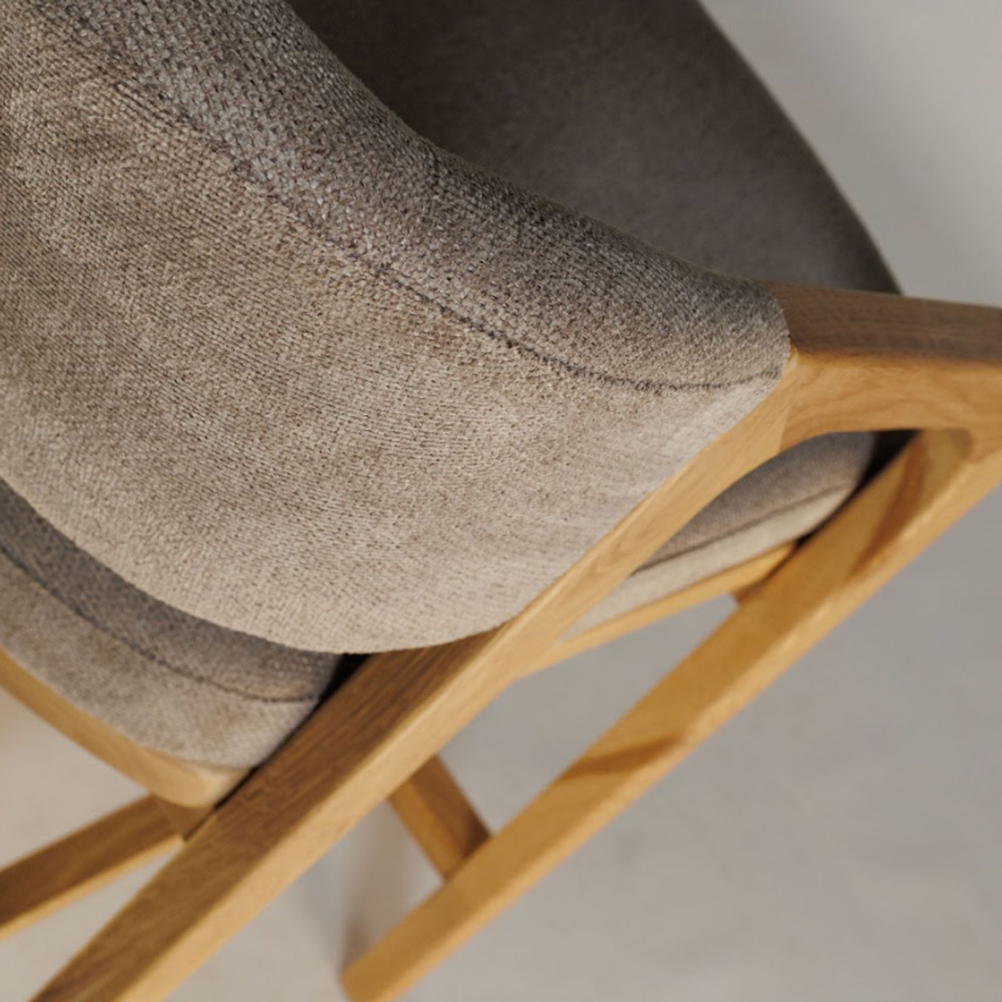 Напівбарне крісло OTIS з дуба, натуральний