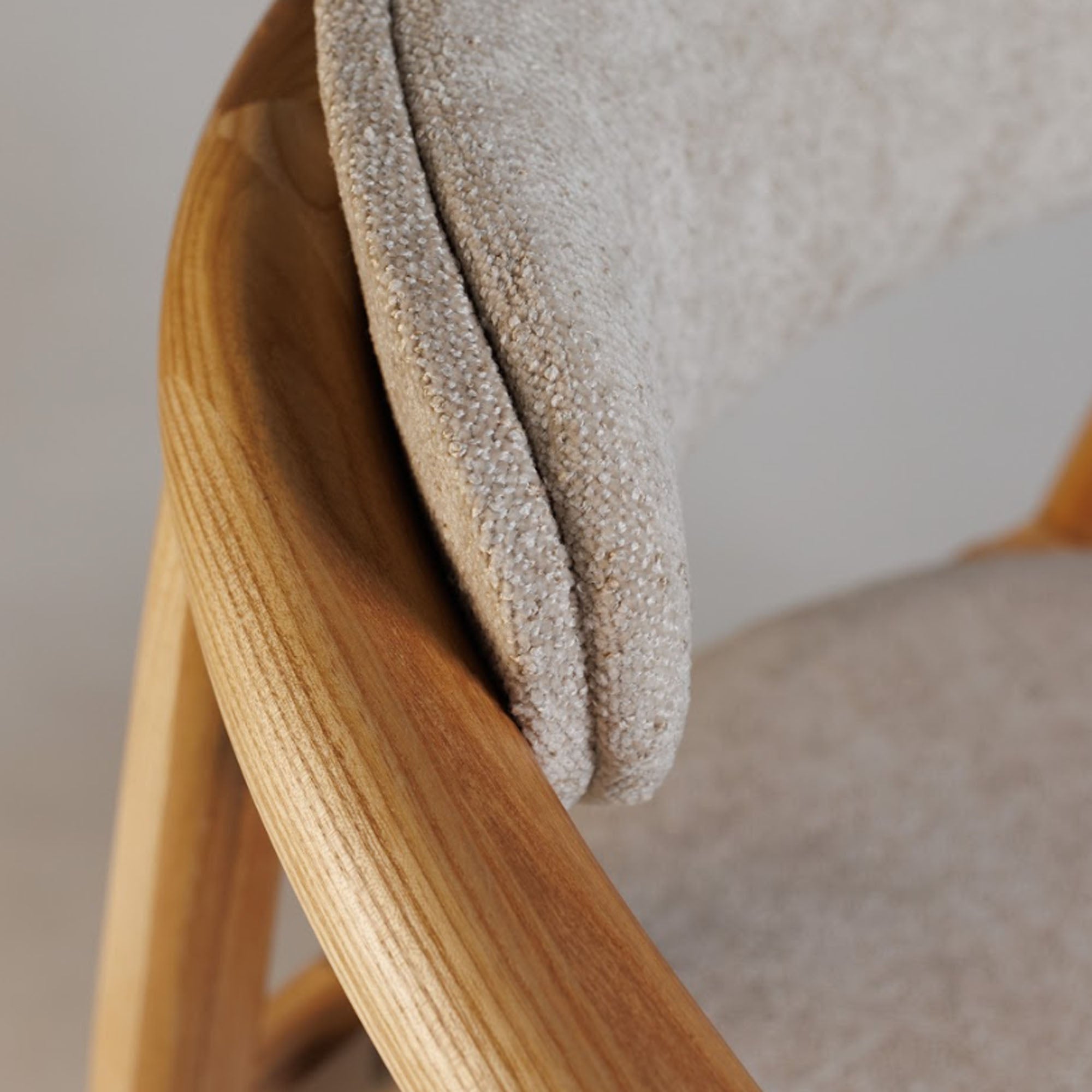 Напівбарний стілець MAMONT SOFT з ясена, натуральний