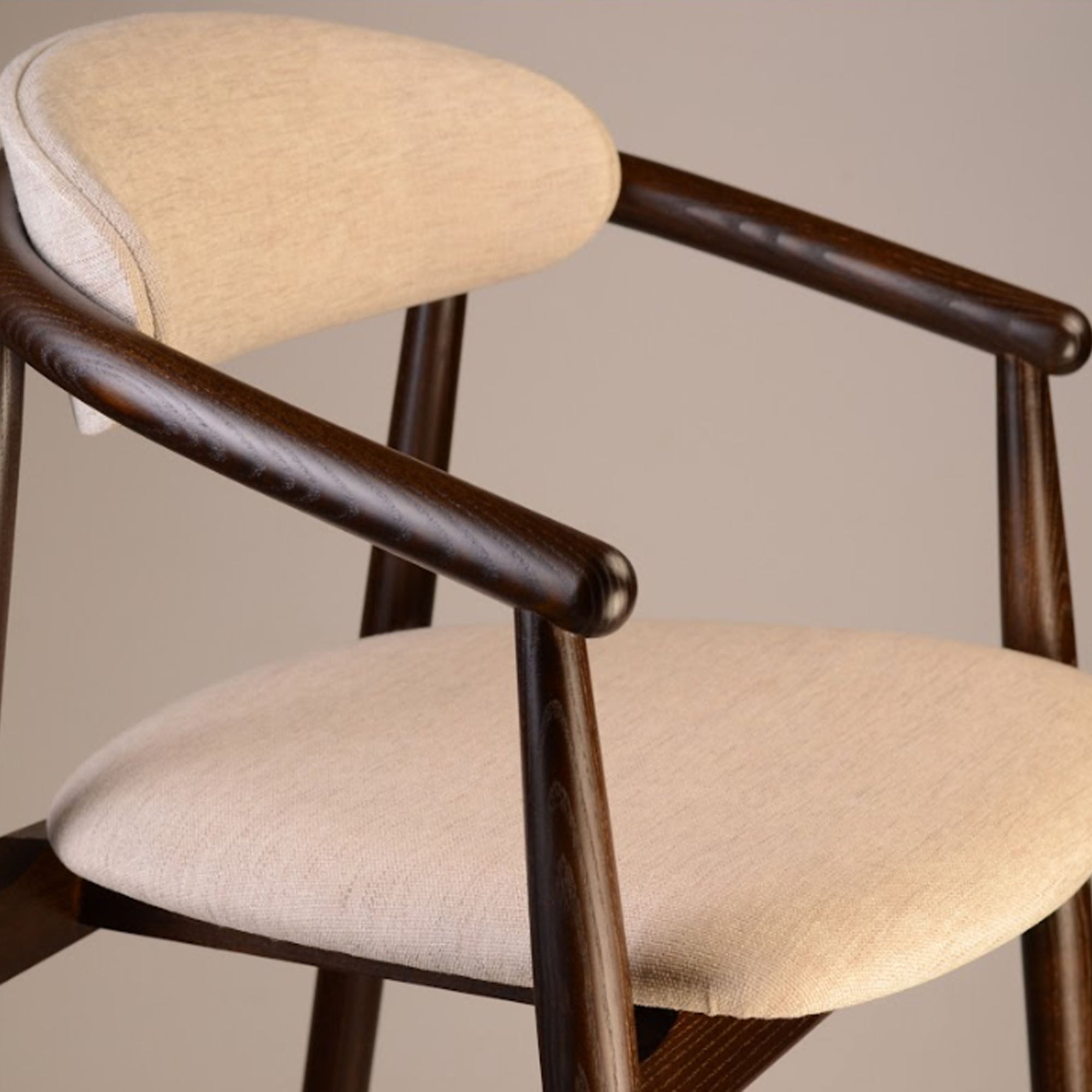 Напівбарний стілець MAMONT SOFT з ясена, темний горіх