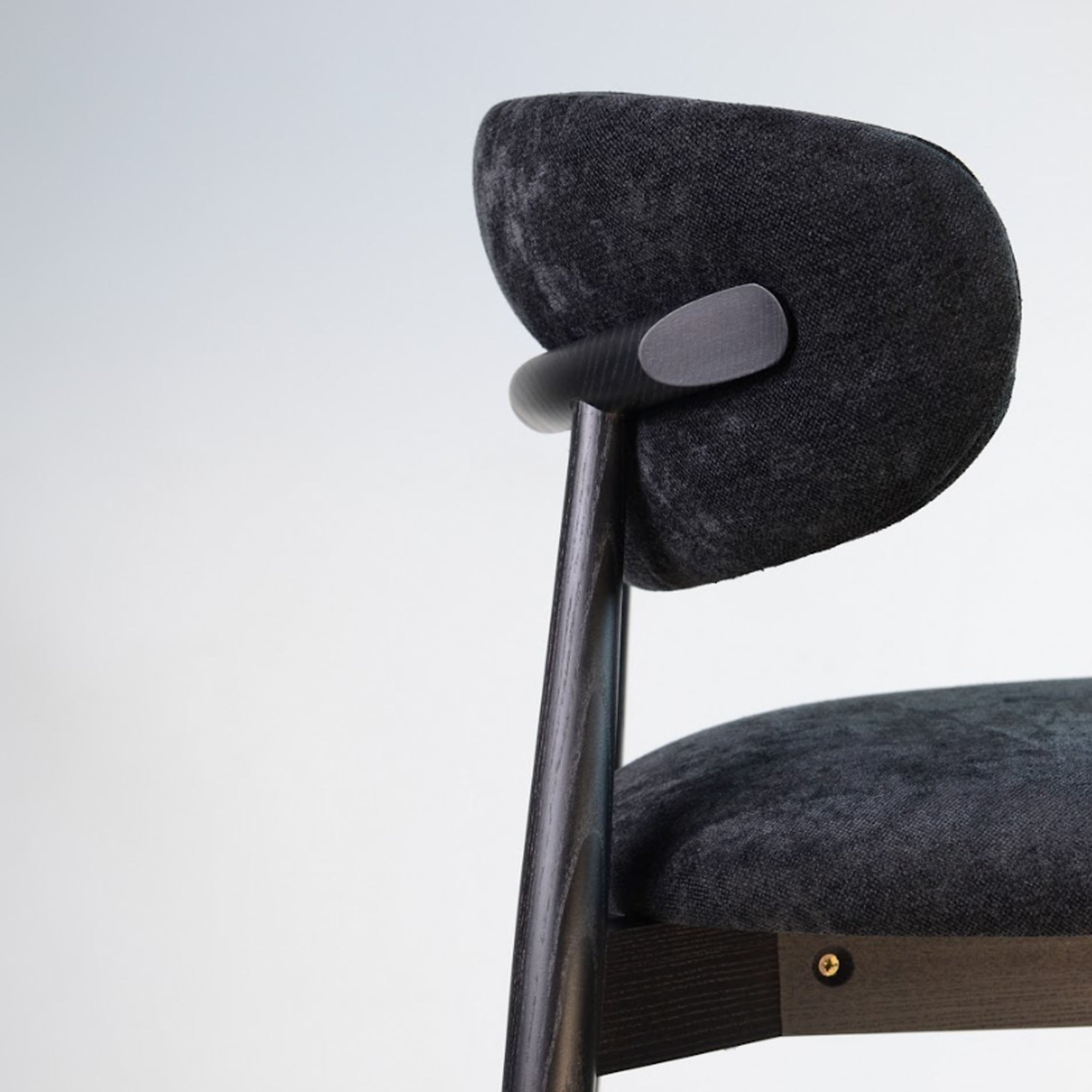 Напівбарний стілець PANDA NEW з ясена, чорний