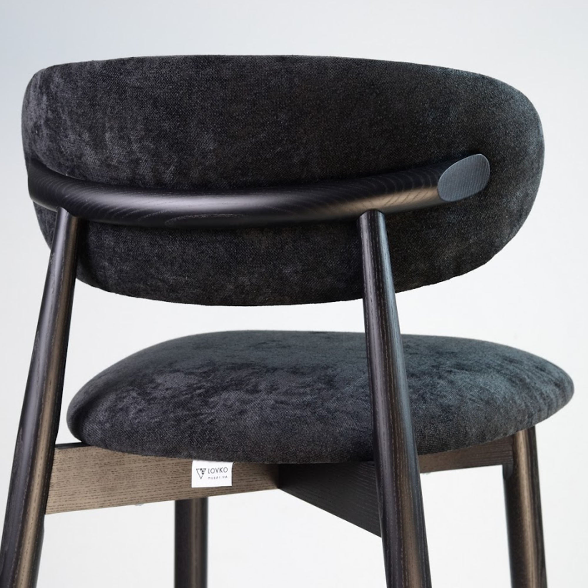 Напівбарний стілець PANDA NEW з ясена, чорний