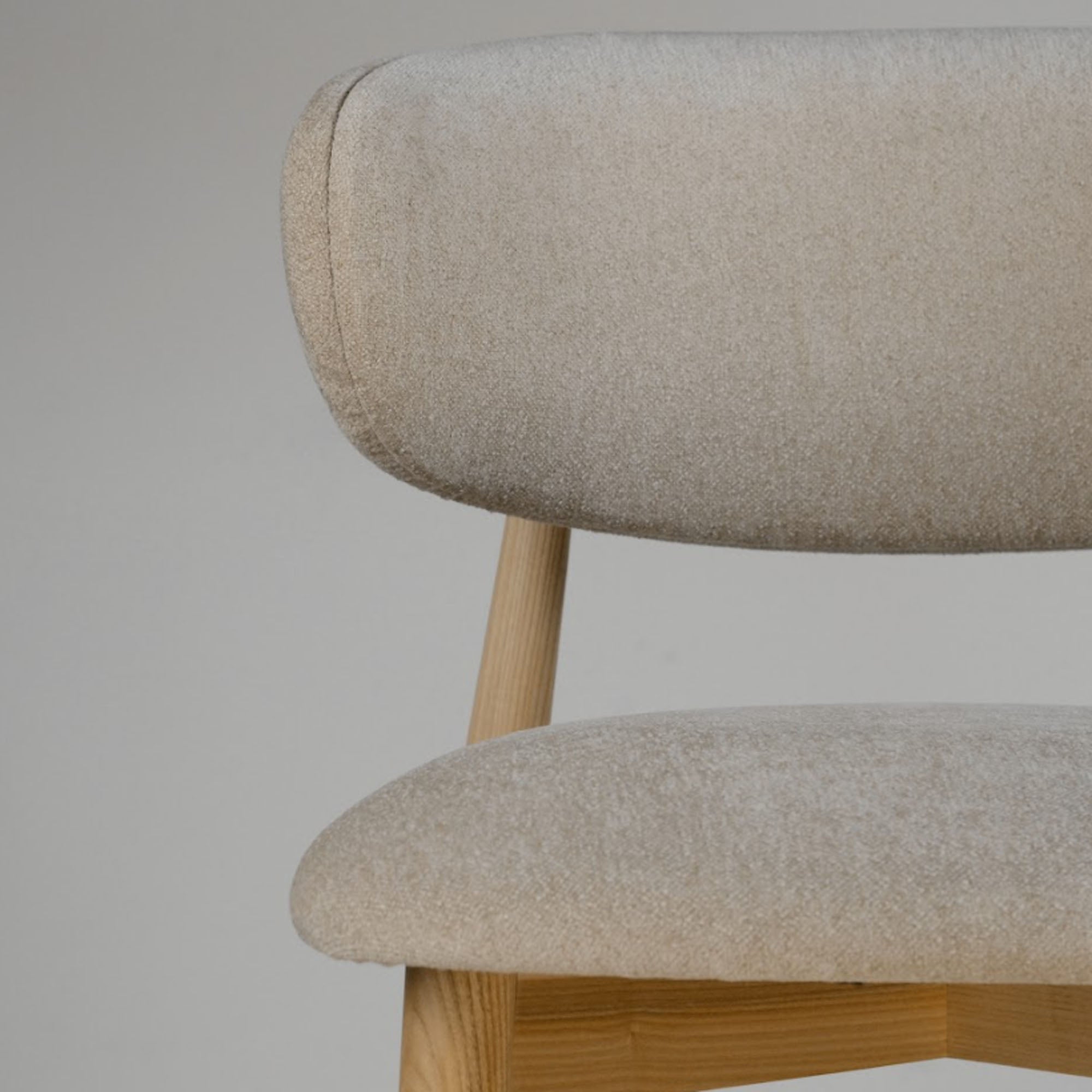 Напівбарний стілець PANDA NEW з ясена, натуральний