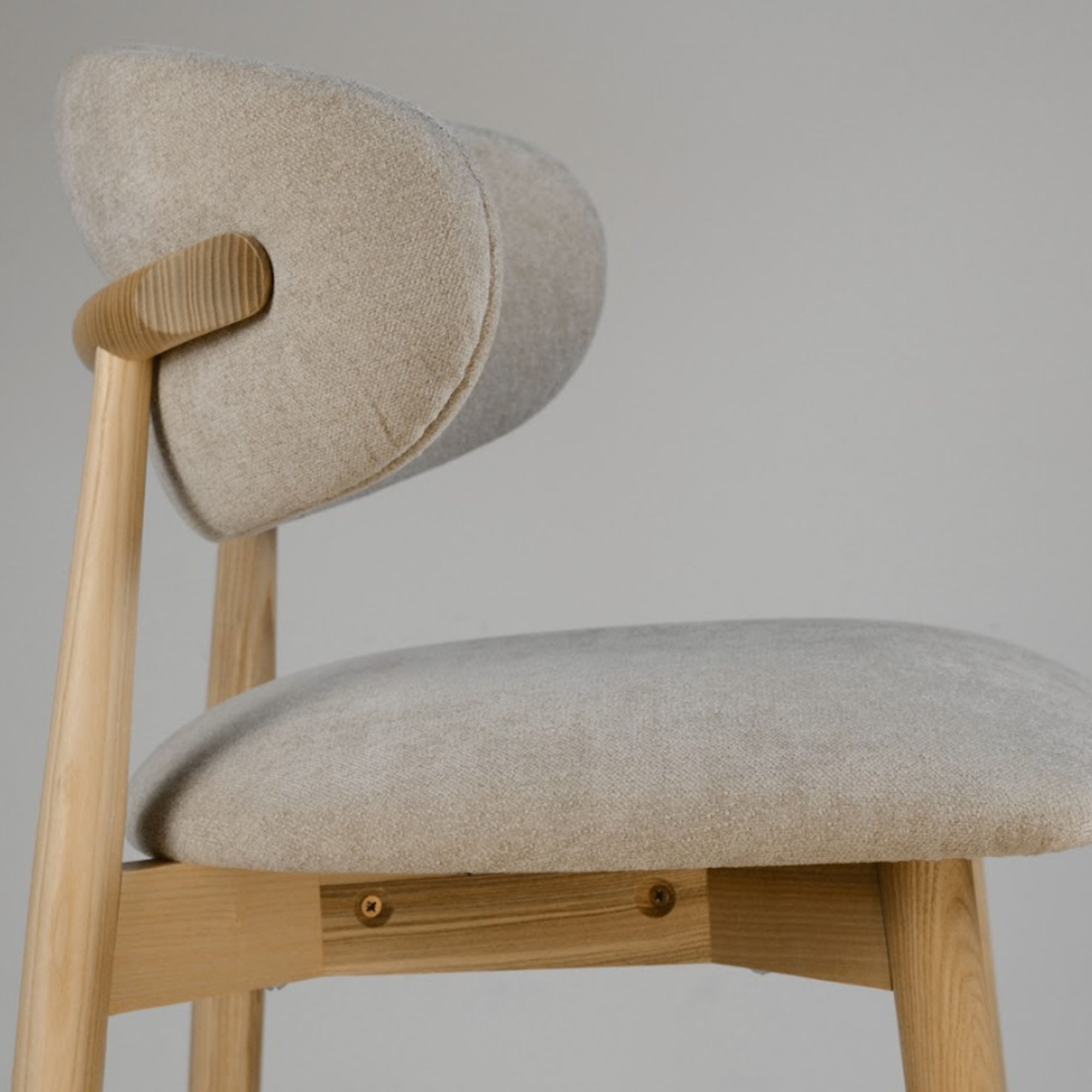 Напівбарний стілець PANDA NEW з ясена, натуральний