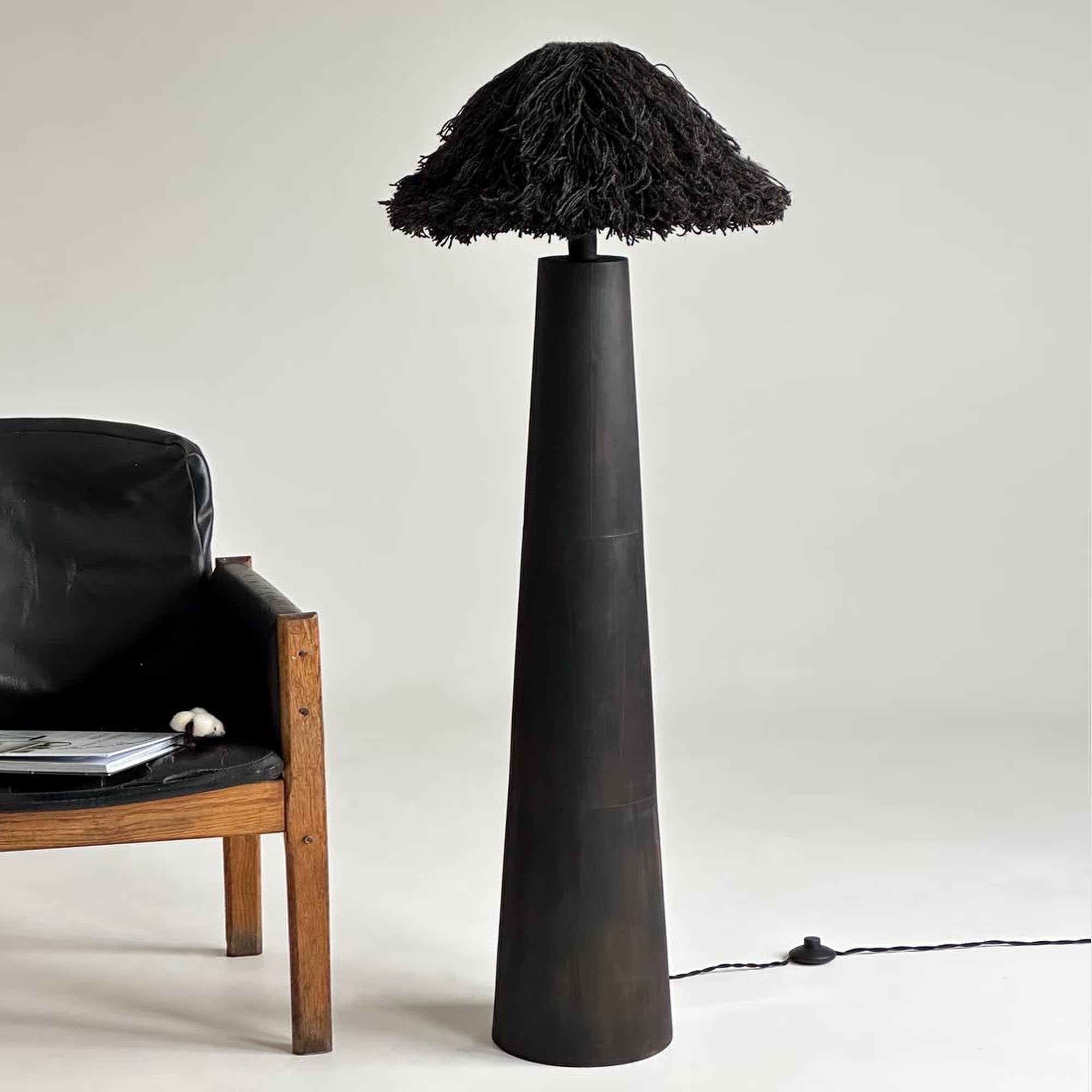 Підлоговий торшер BLACK SAZHA