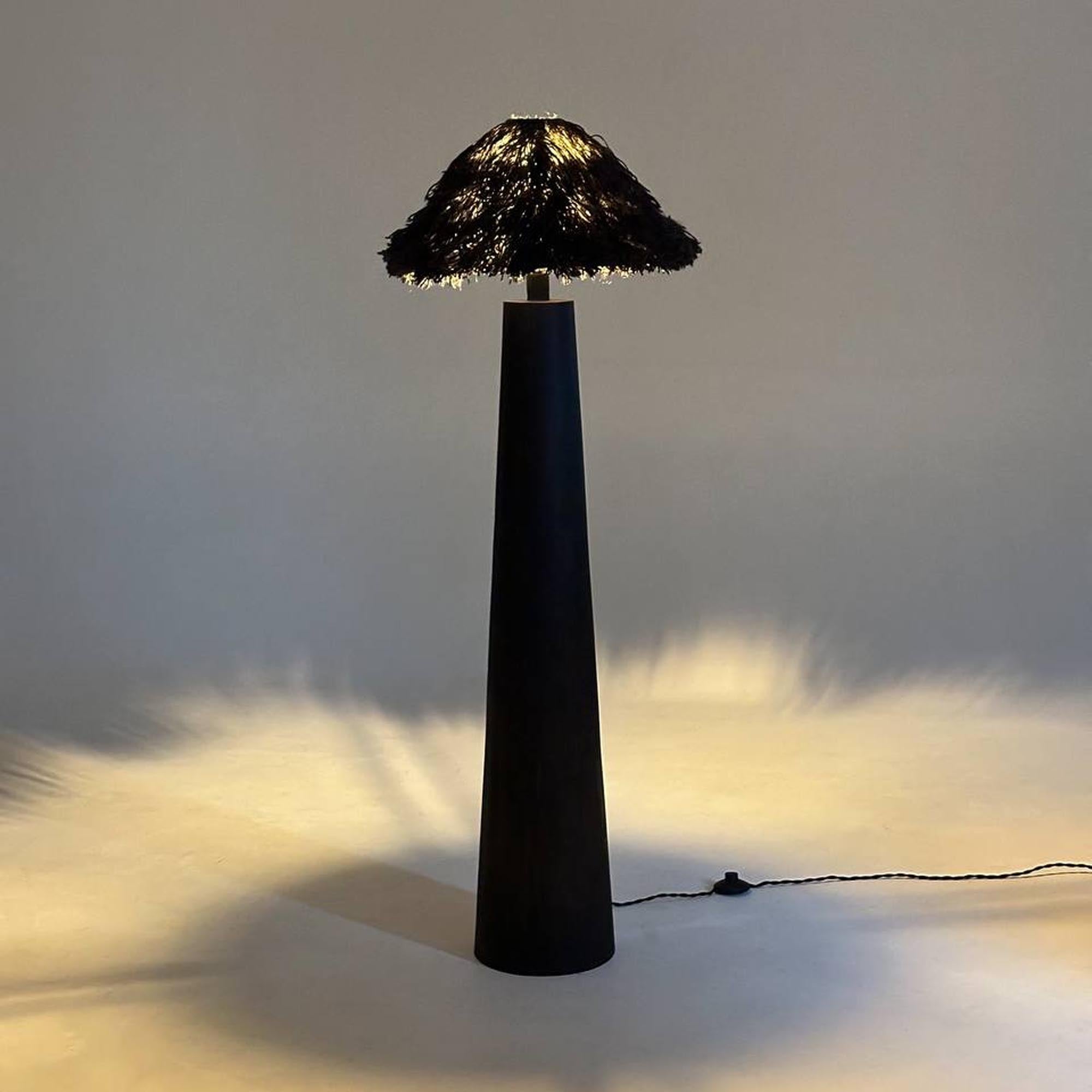 Підлоговий торшер BLACK SAZHA