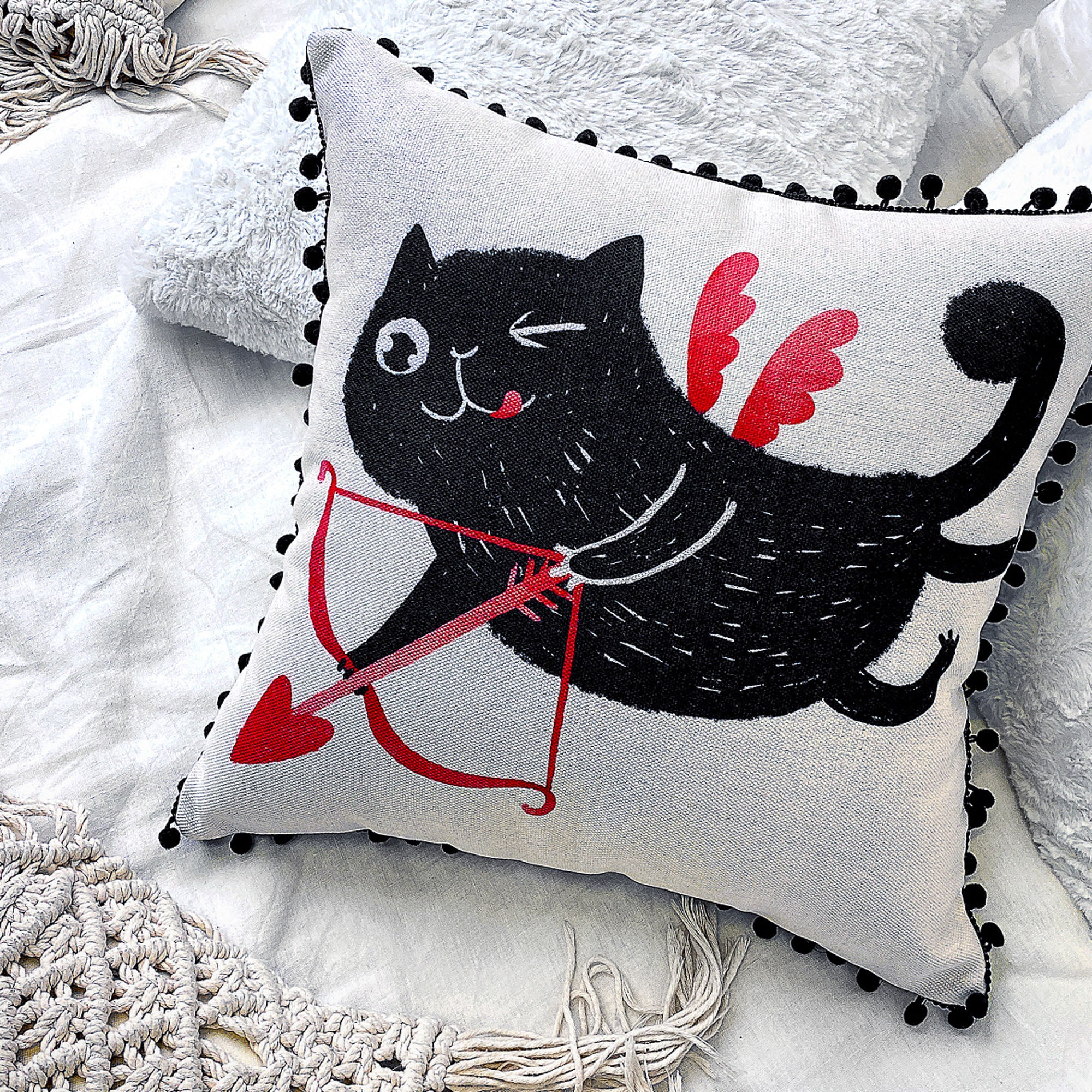 Подушка декоративна з помпонами КОХАННЯЧКО В ПОВІТРІ