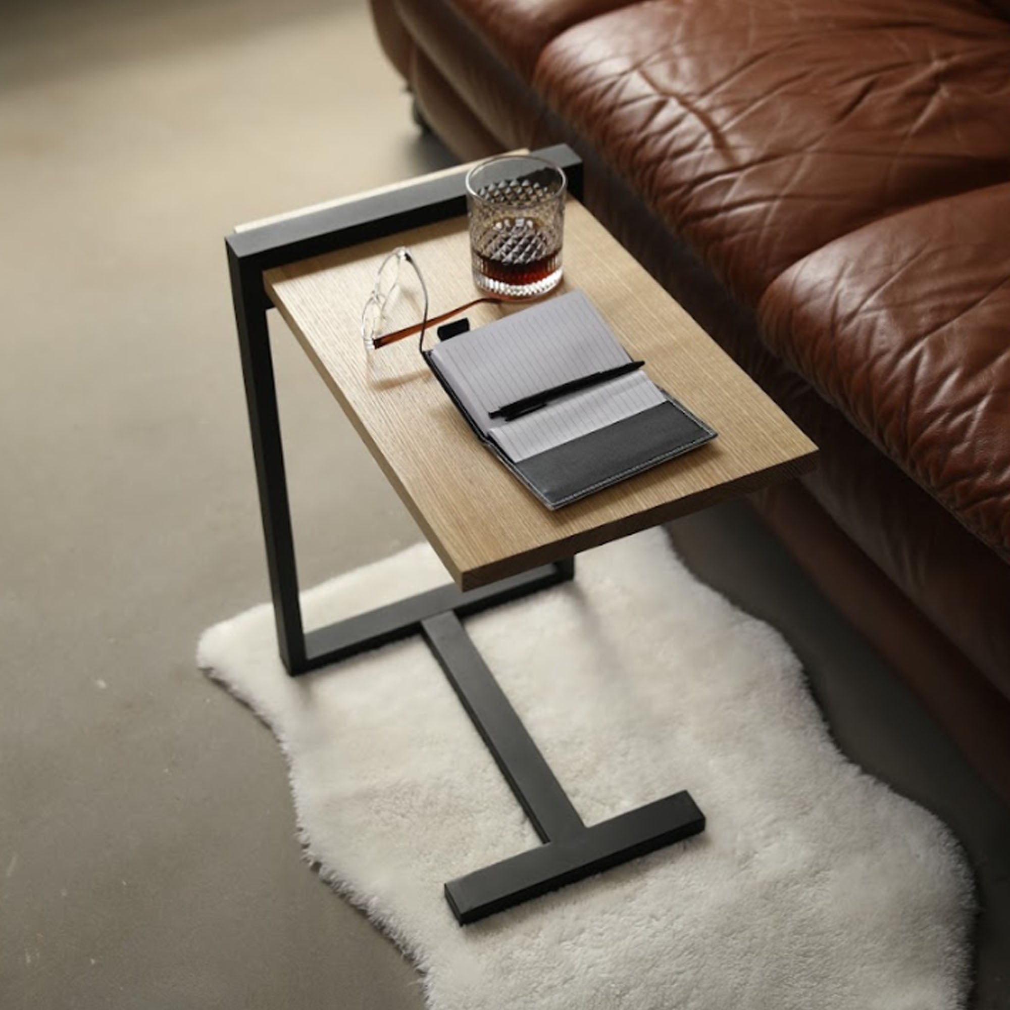 Приліжковий столик FANTASY