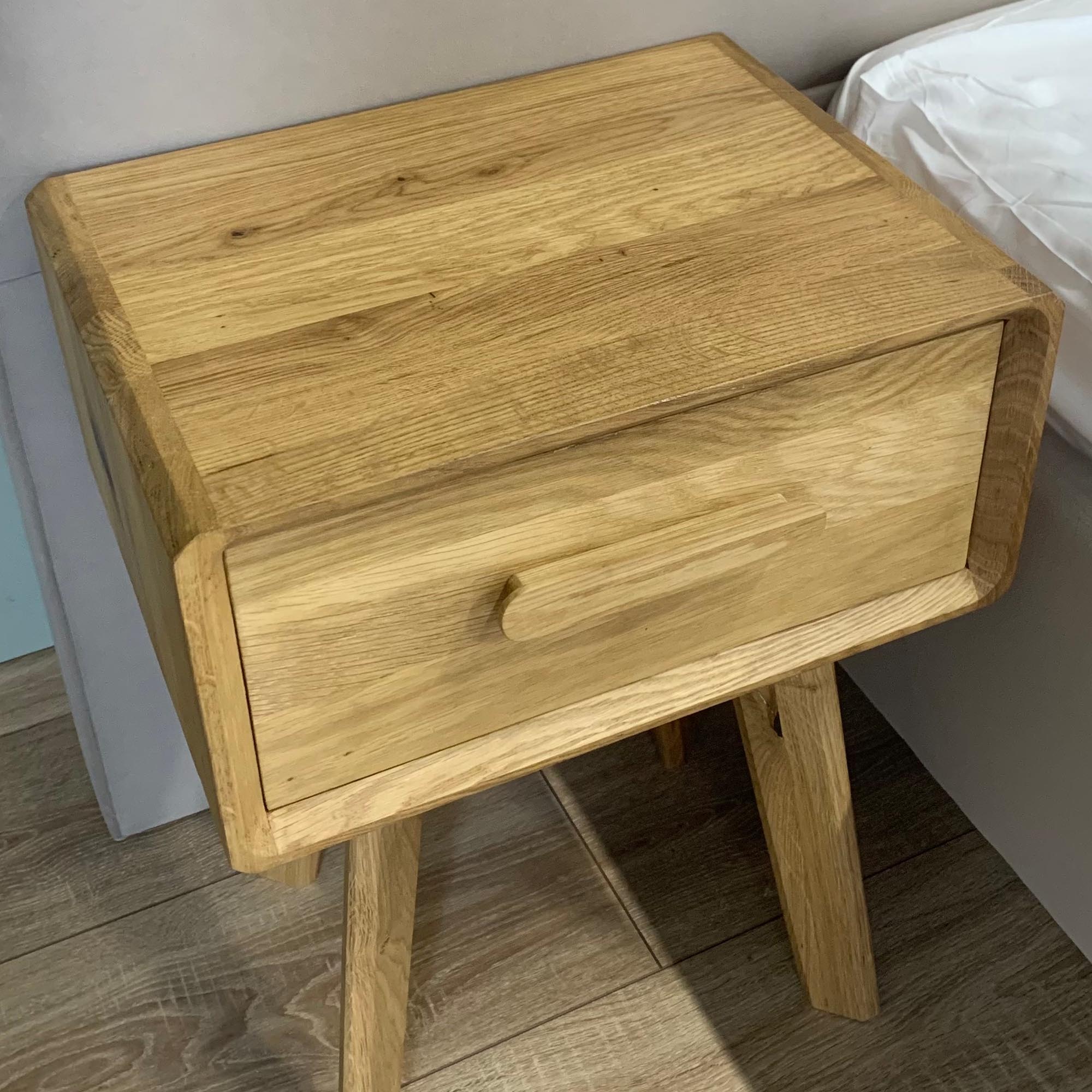 Приліжкова тумба 30 х 40 х 54 см, дуб