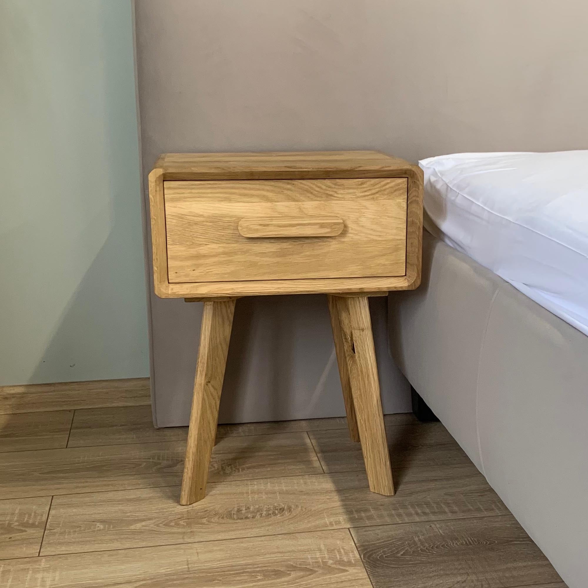 Приліжкова тумба 30 х 40 х 54 см, дуб