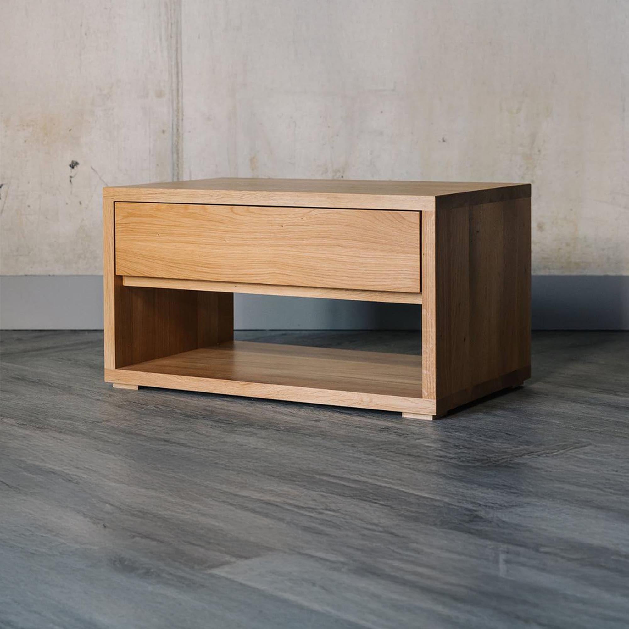 Приліжкова тумба 35 х 55 х 45 см, дуб