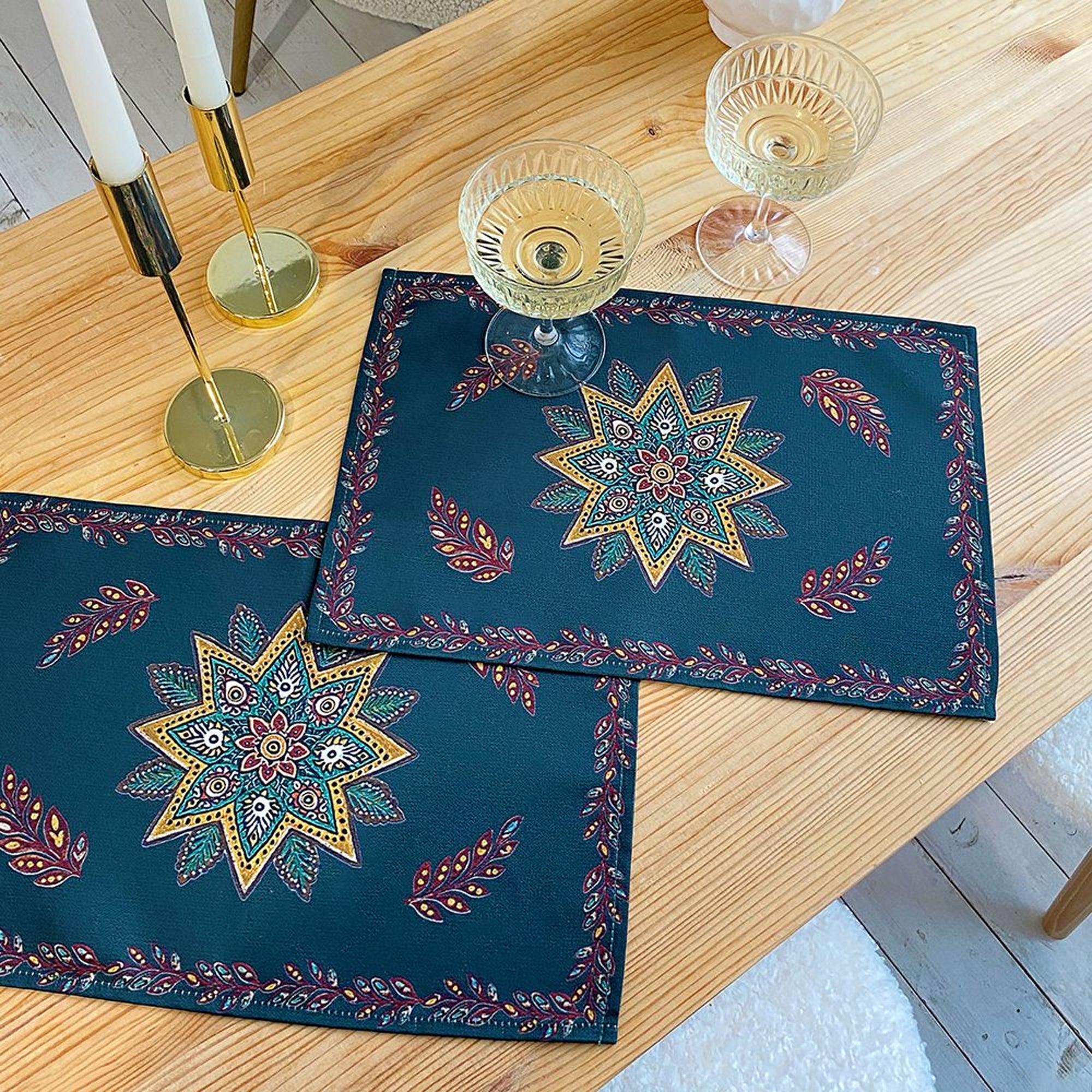 Серветки на стіл ЗОЛОТІ ЗІРКИ, 2шт