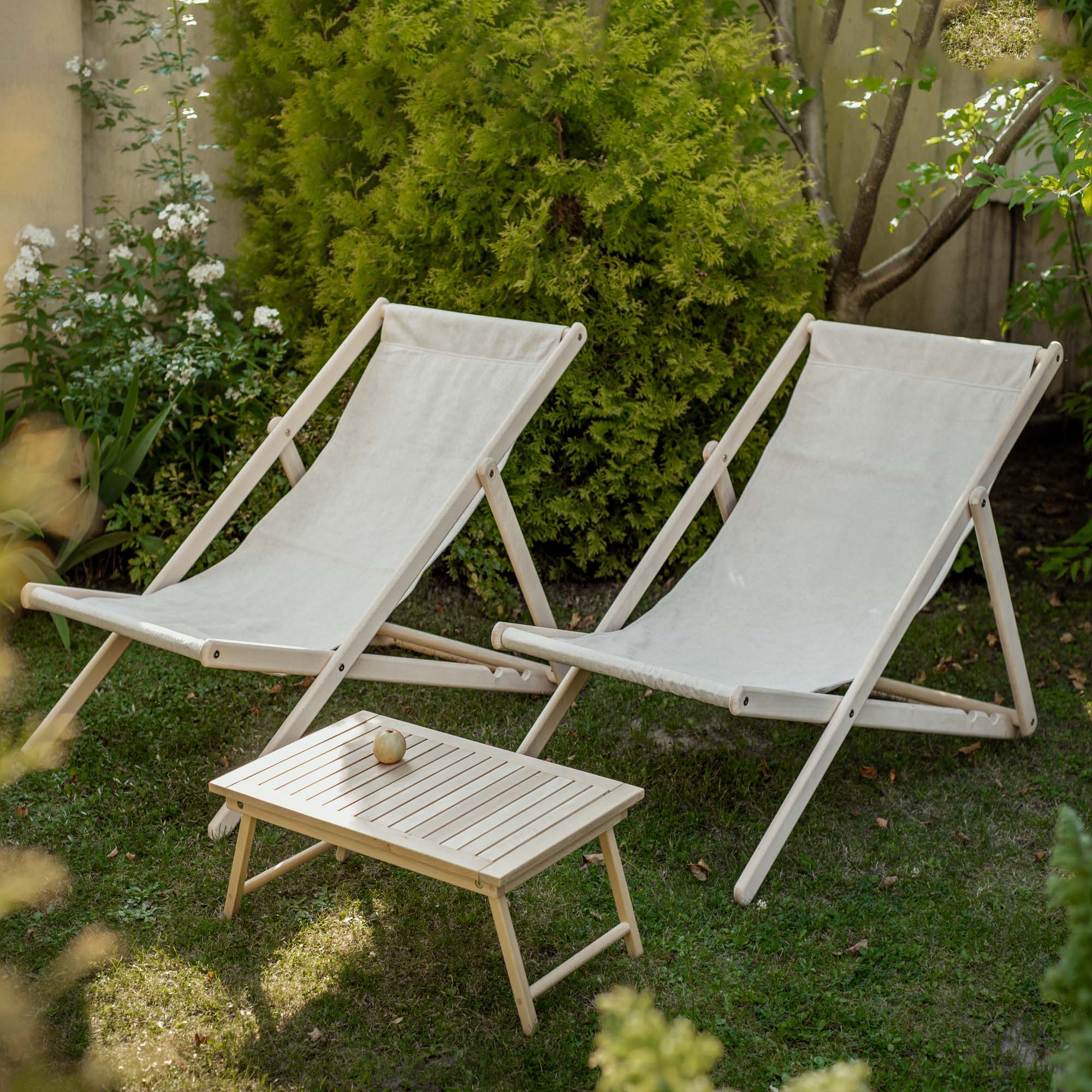 Комплект садових меблів LILY, два шезлонги та столик сніданковий, бук