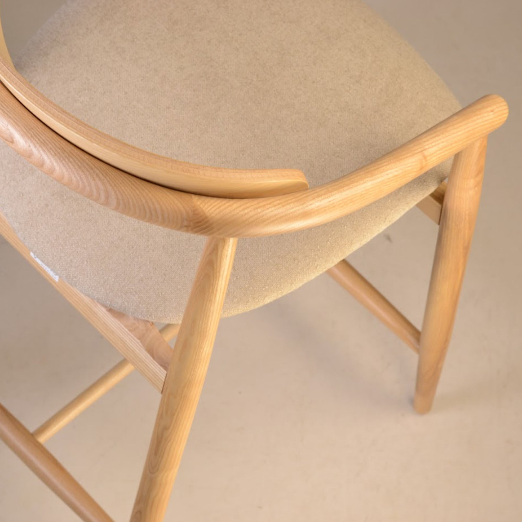 Напівбарний стілець MAMONT SEMI-SOFT з ясена, натуральний