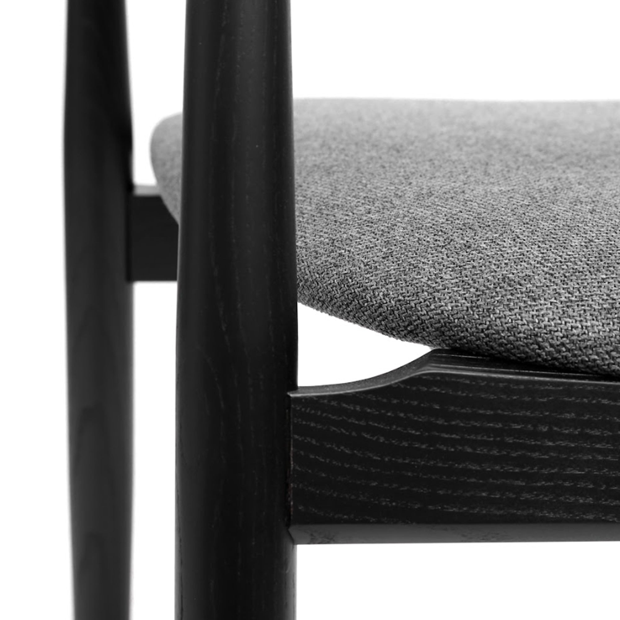 Стілець MAMONT з ясена, чорний