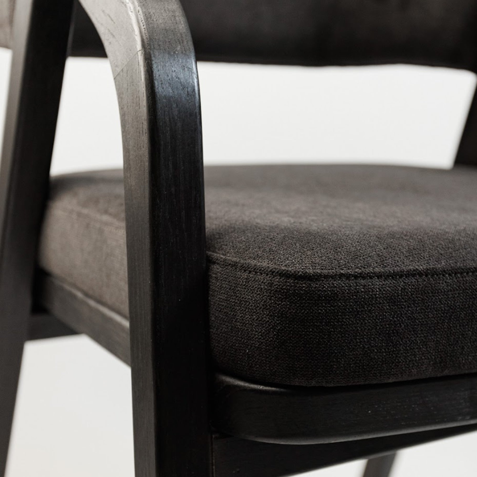 Стілець OTIS з дуба, чорний