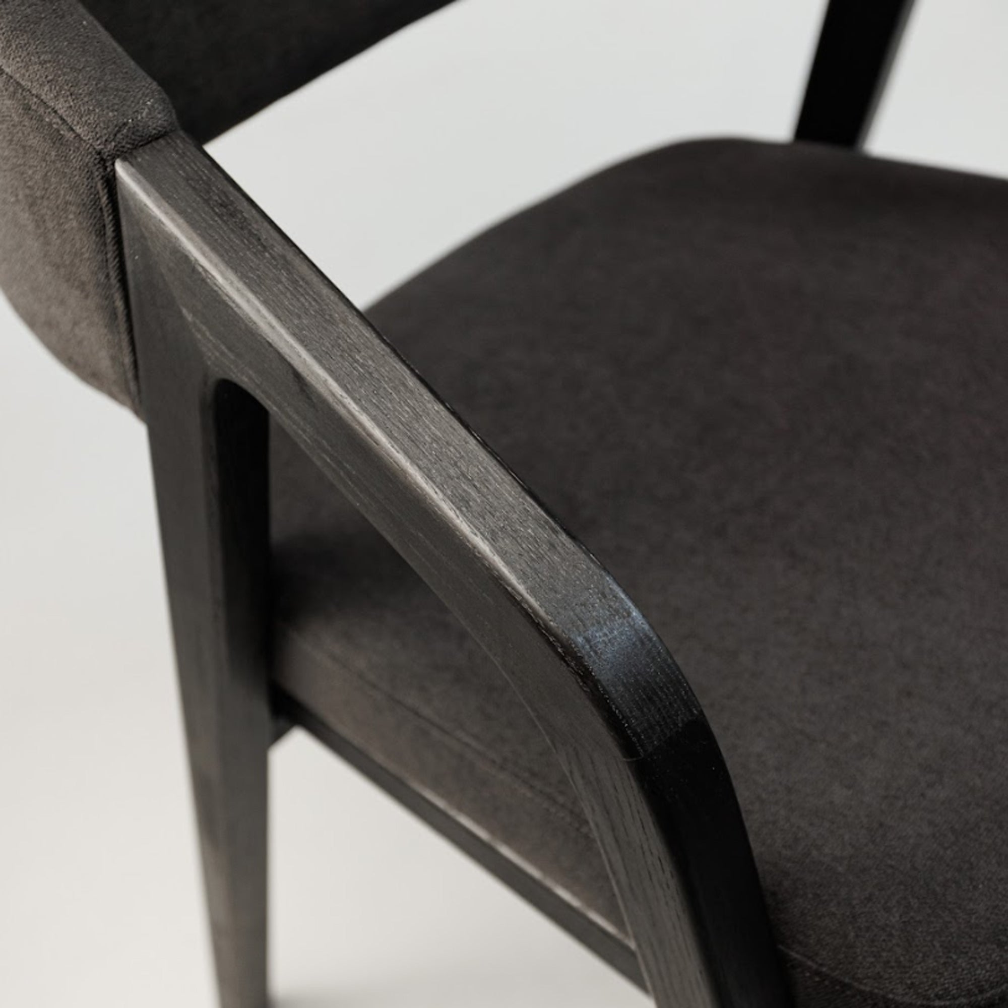 Стілець OTIS з дуба, чорний