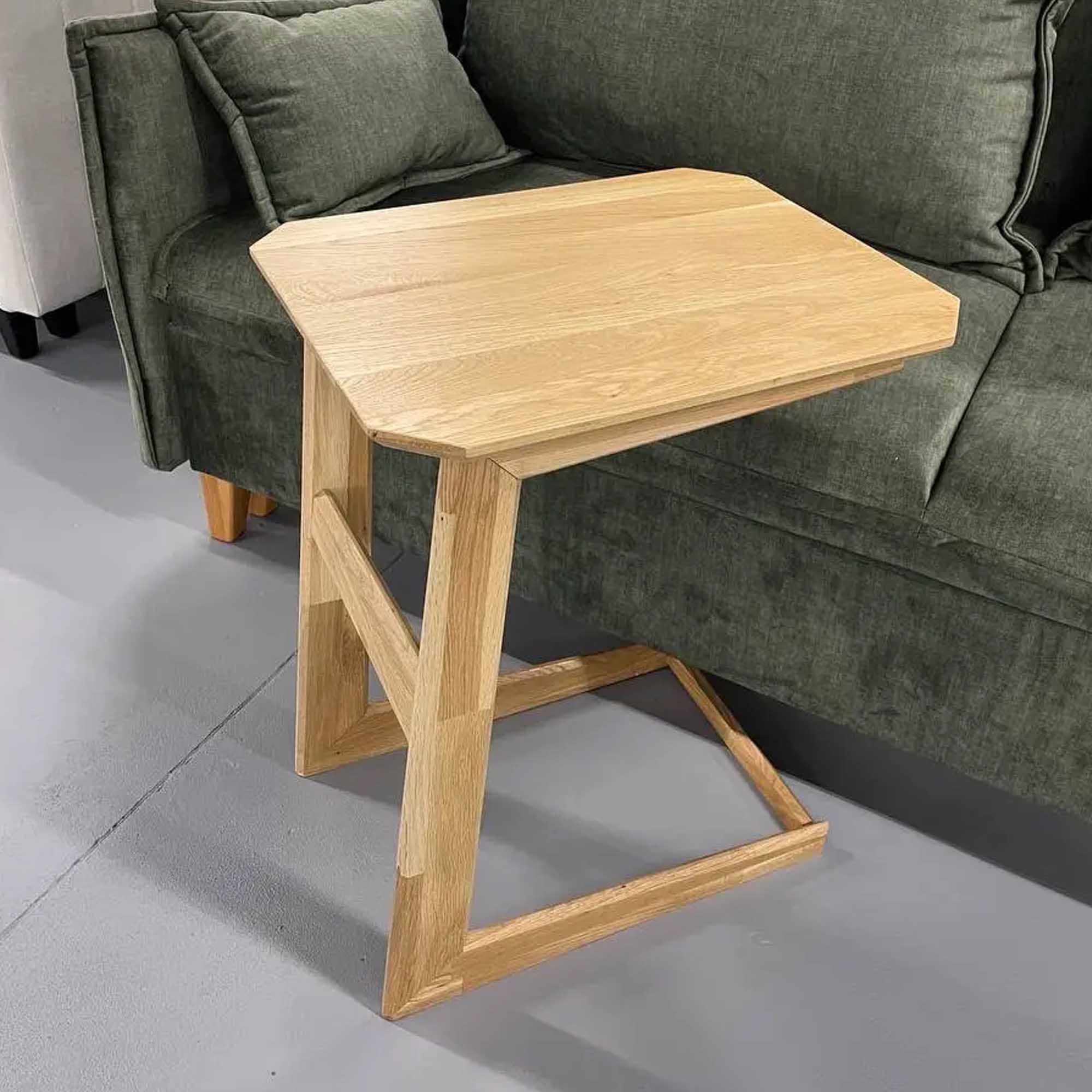 Столик приліжковий, дубовий - зображення 1
