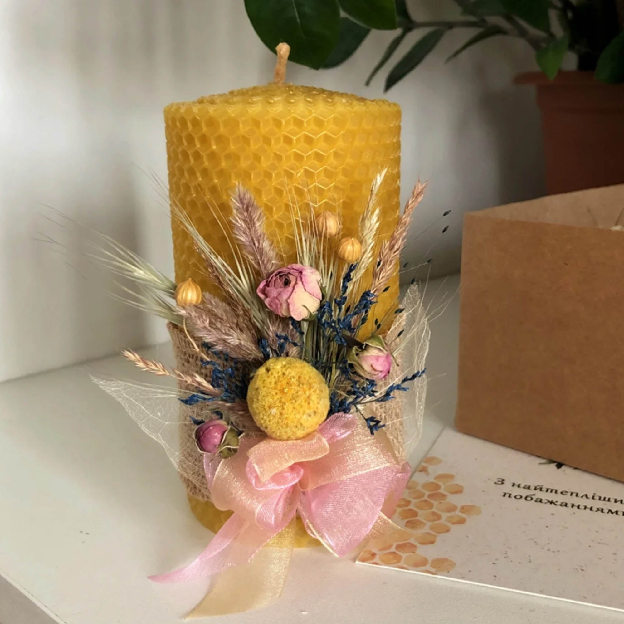 Свеча ФЕЙЕРВЕРК ОСЕНИ из медовой вощины