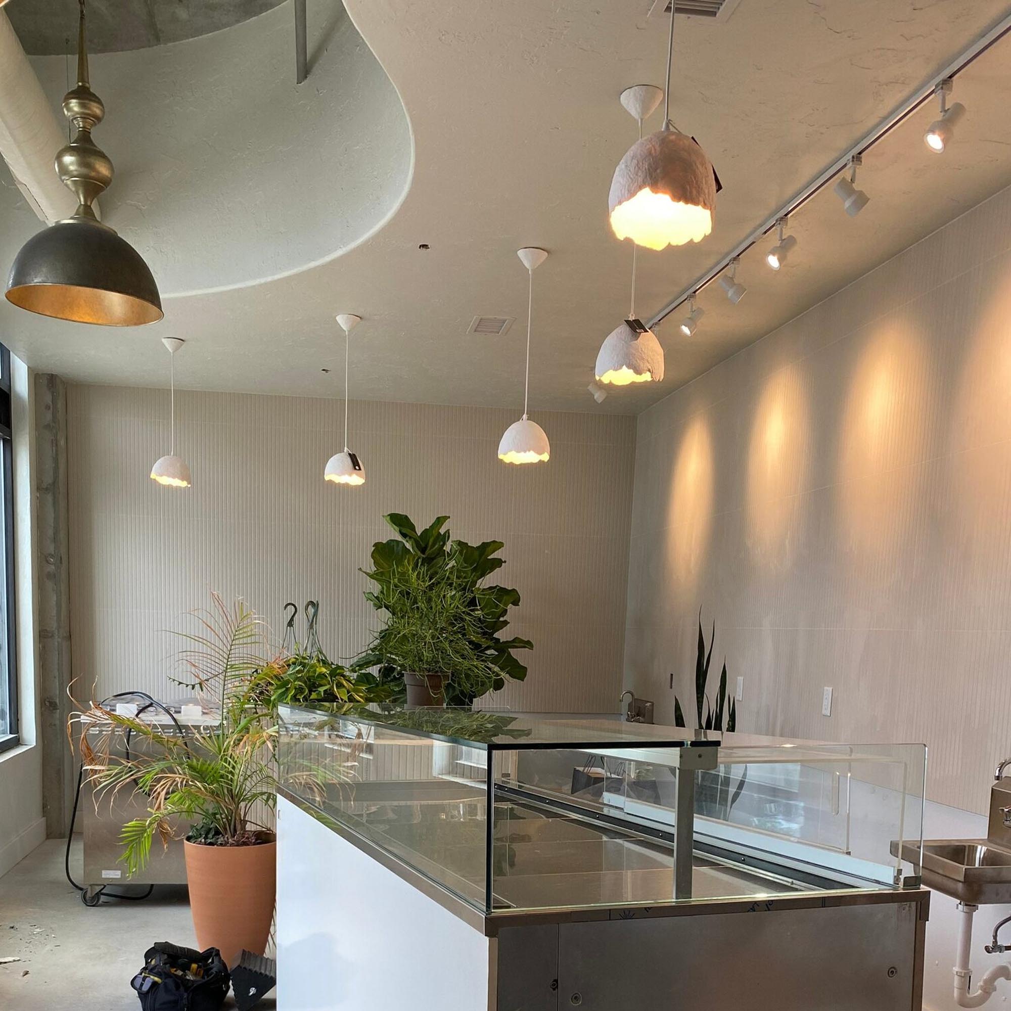 Світильник з підсиленого пап'є-маше, білий з золотим - зображення 2