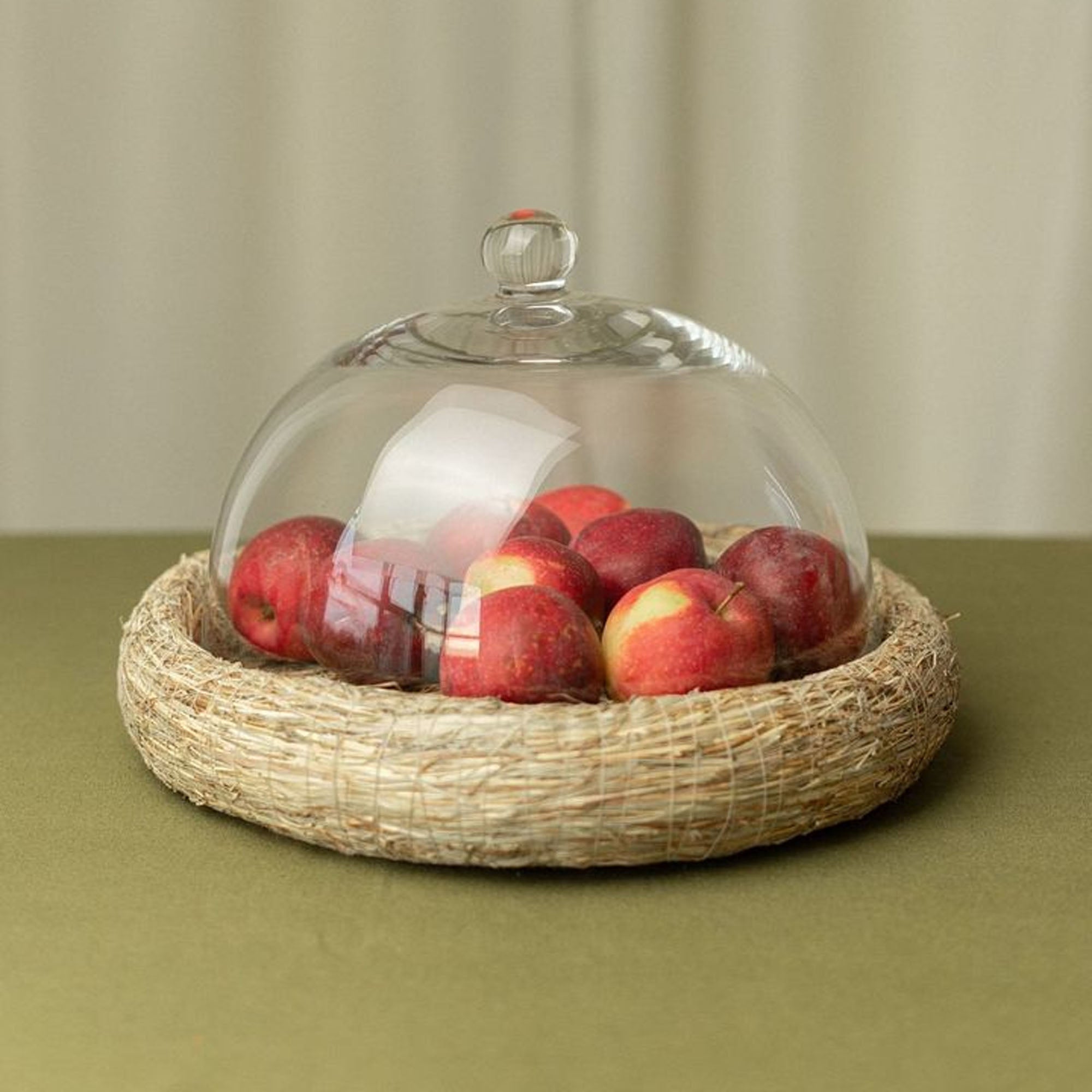 Тарілка КРУГЛА з сіна з скляним ковпаком