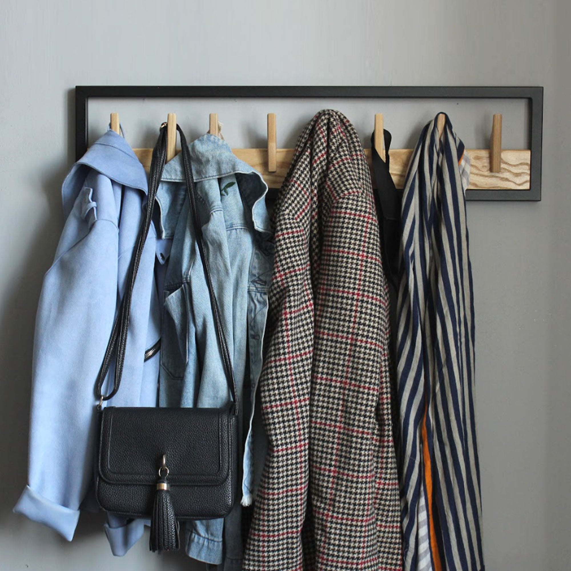 Вішалка HOOKS з дерева