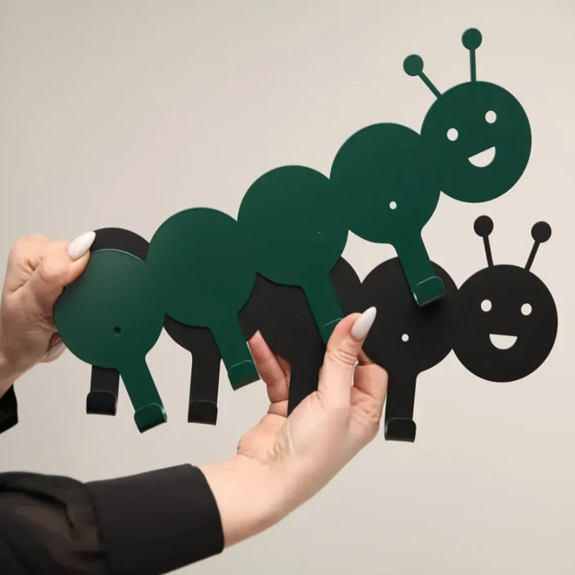 Вішалка дитяча ГУСЕНИЦЯ, металева