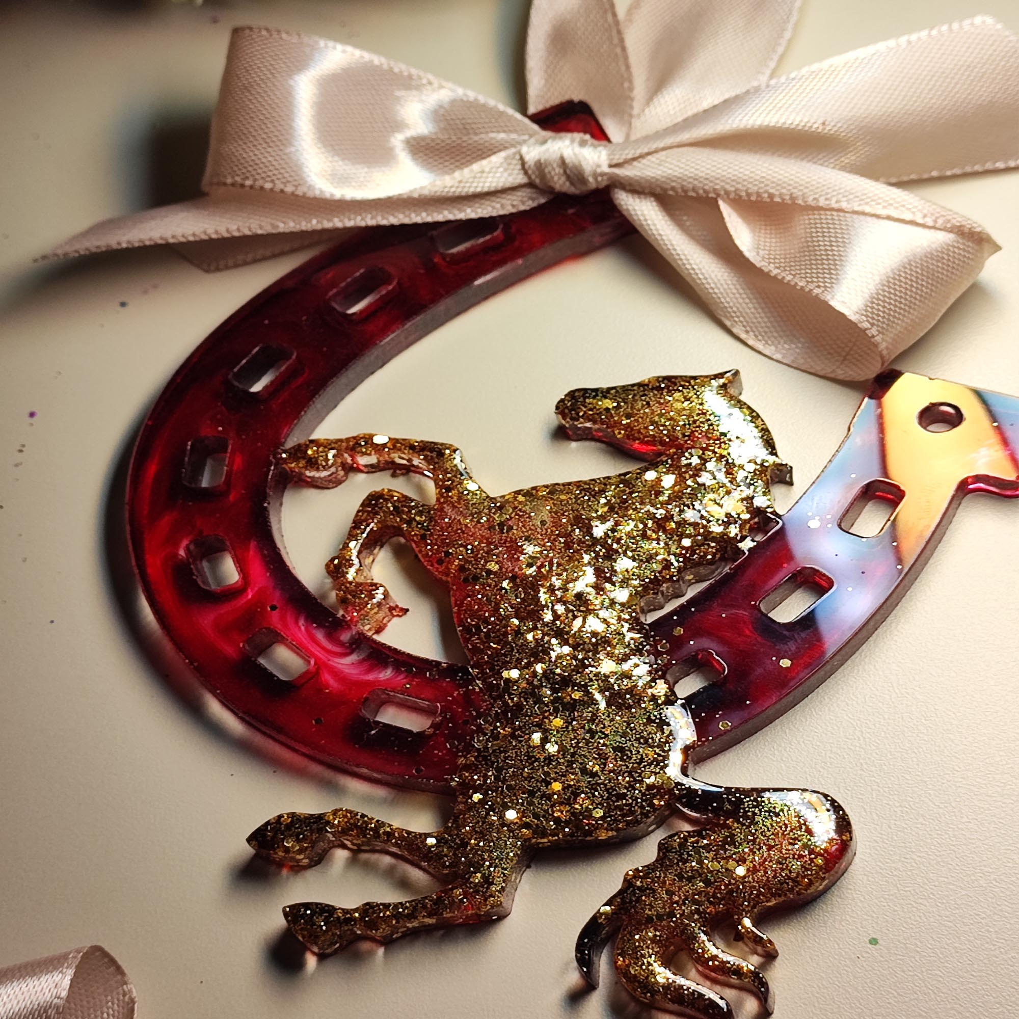 Елочная игрушка КОНЬ VI, из эпоксидной смолы