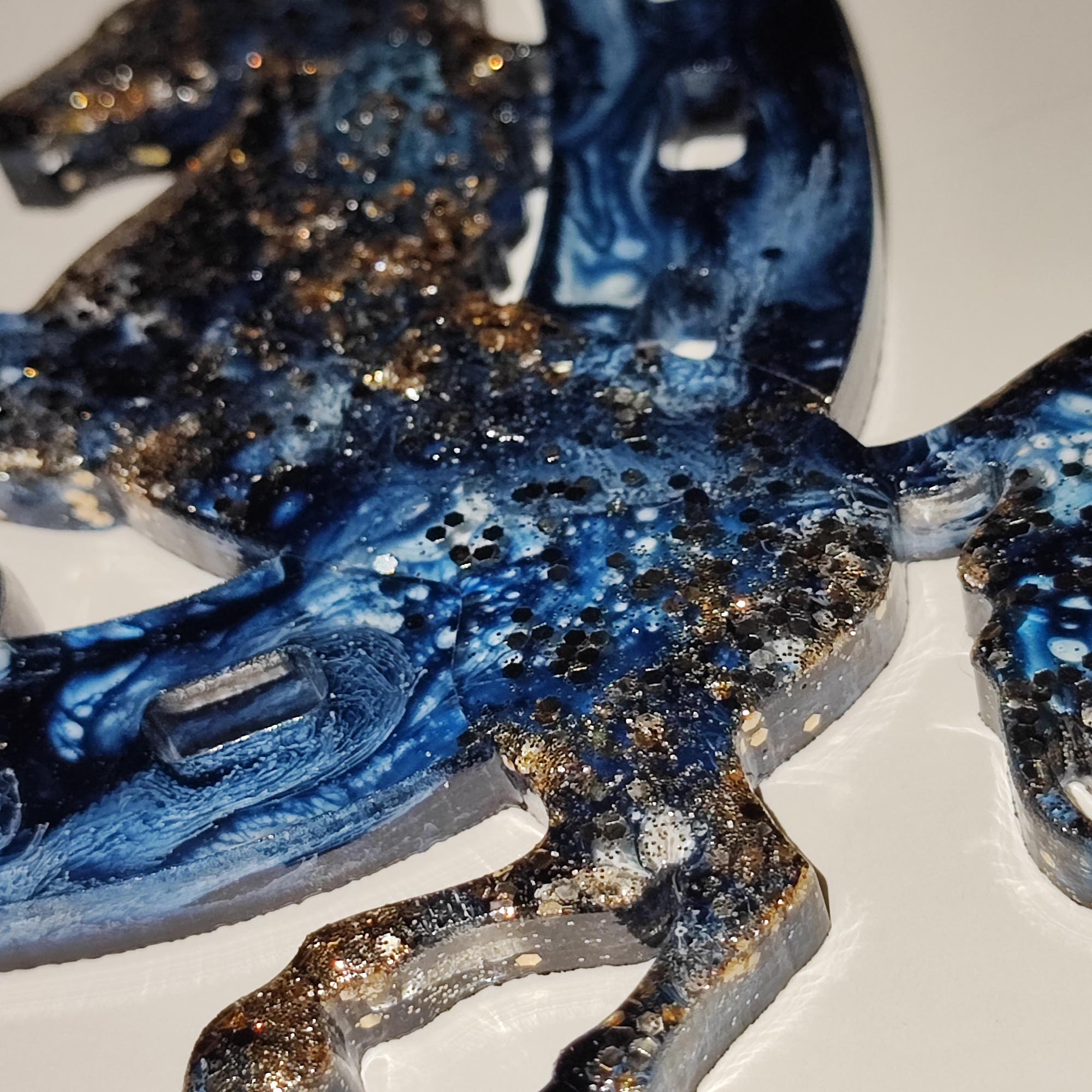 Елочная игрушка КОНЬ VI, из эпоксидной смолы