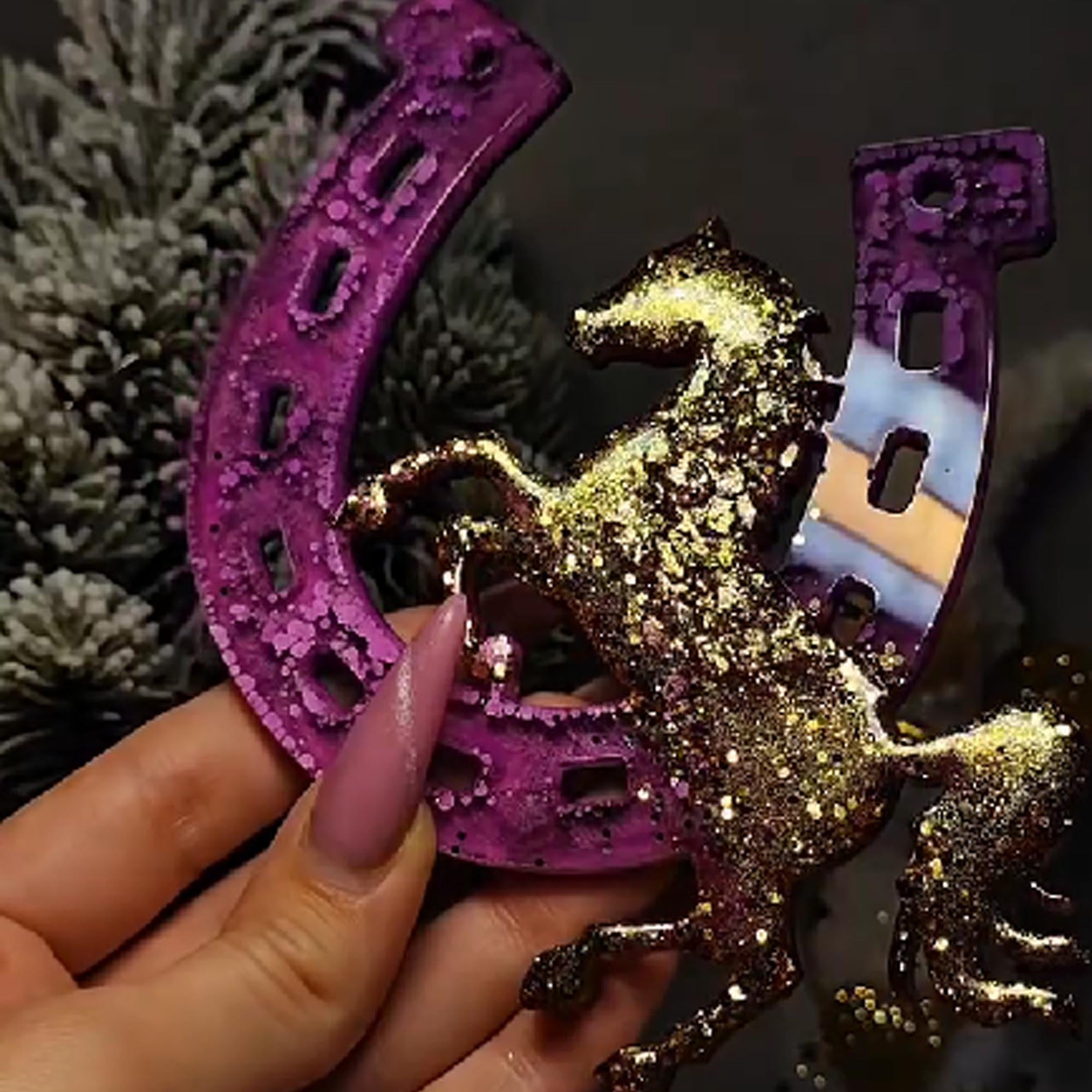 Елочная игрушка КОНЬ VI, из эпоксидной смолы