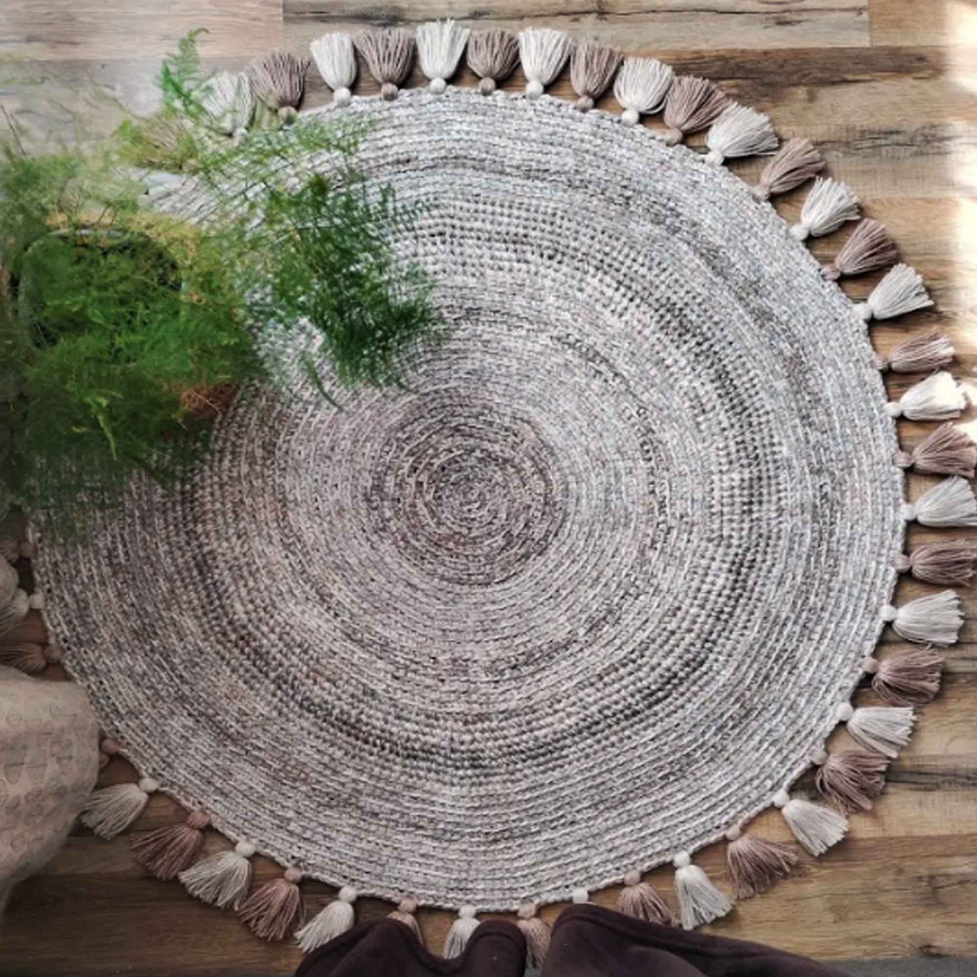 Килим з бубонами, беж - зображення 1