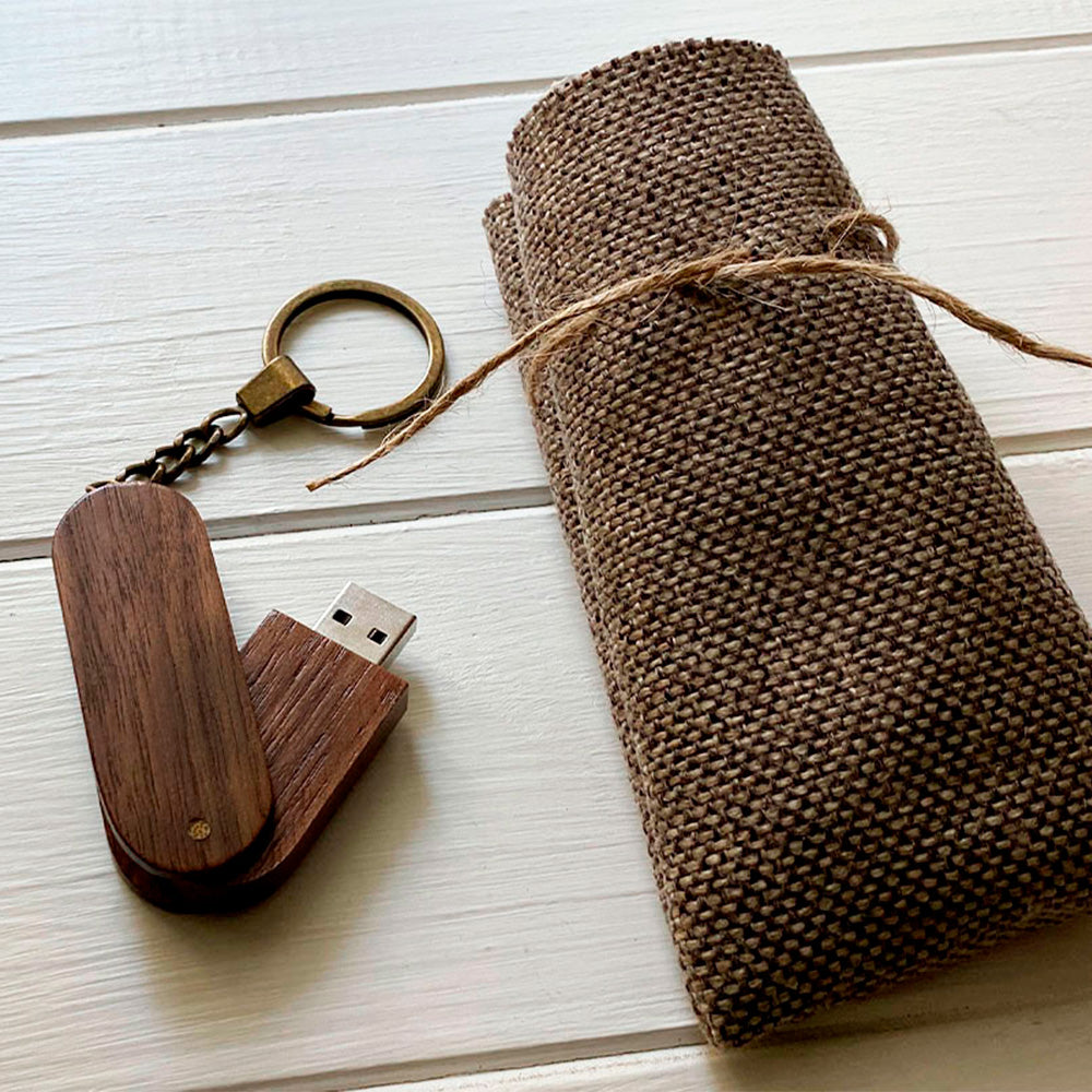 Флешка поворотна з дерева - зображення 1