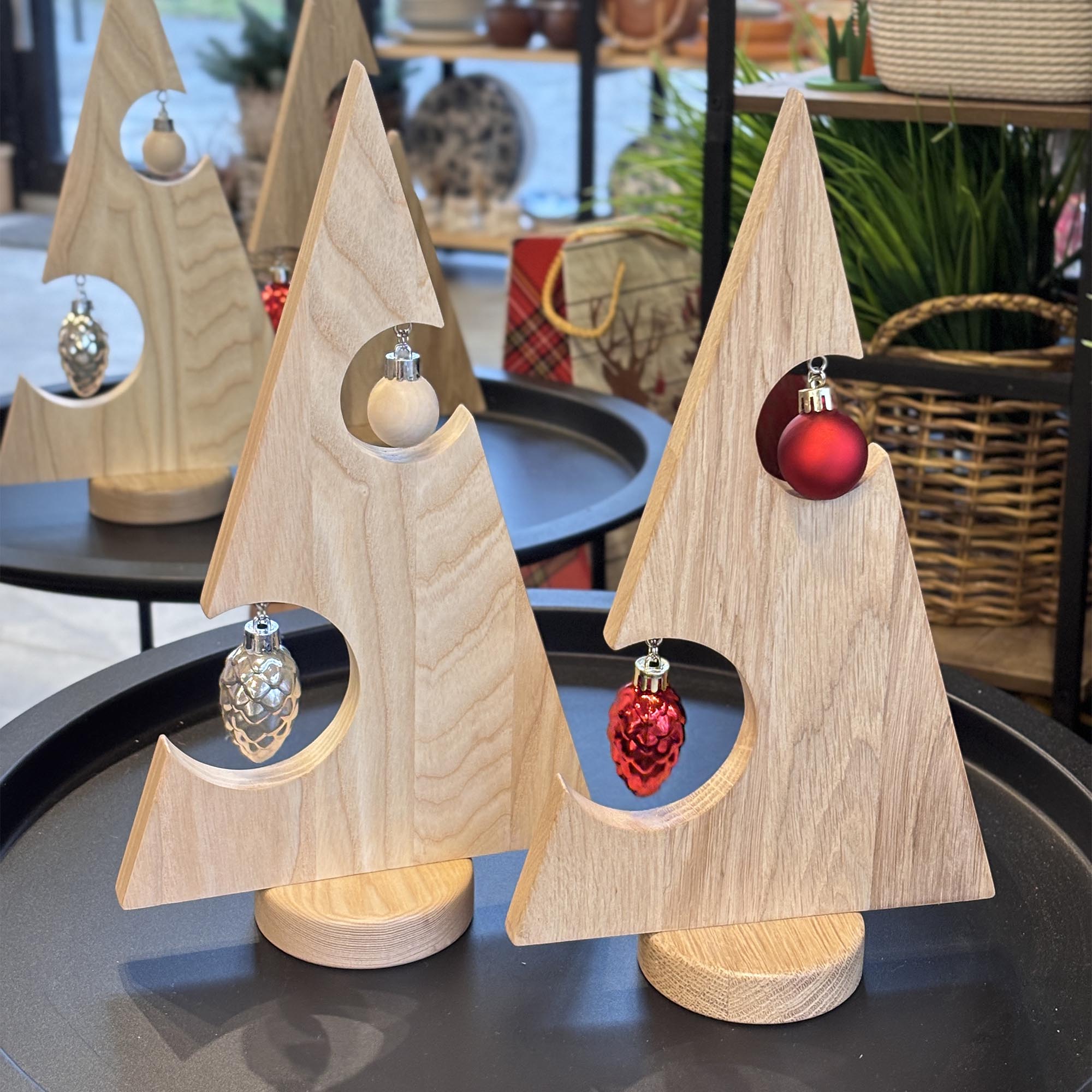 Деревянная елка, ясень